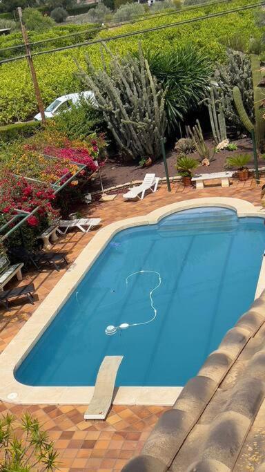 Villa Iluminada con chimenea, barbacoa y piscina cerca Playa