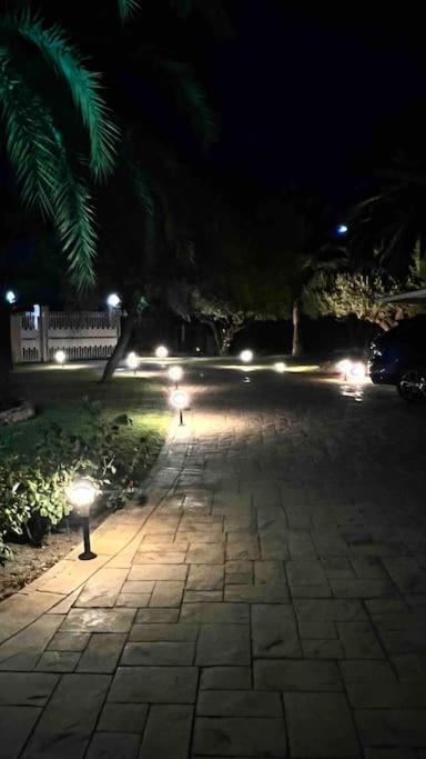 Villa Iluminada con chimenea, barbacoa y piscina cerca Playa