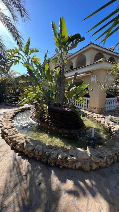 Villa Iluminada con chimenea, barbacoa y piscina cerca Playa
