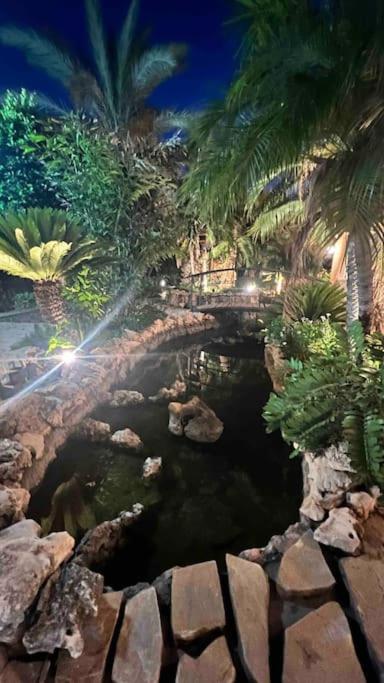 Villa Iluminada con chimenea, barbacoa y piscina cerca Playa