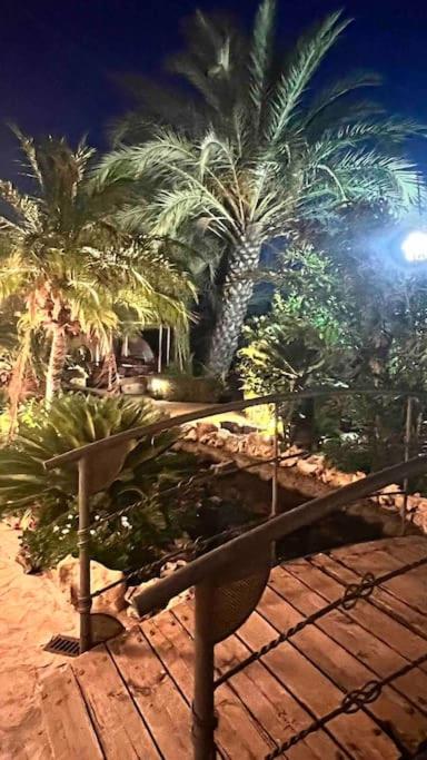 Villa Iluminada con chimenea, barbacoa y piscina cerca Playa