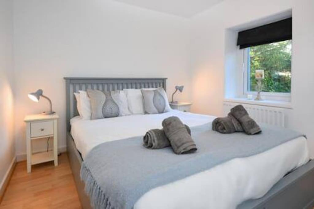 Beautiful cottage a stones throw from the beach. view 4