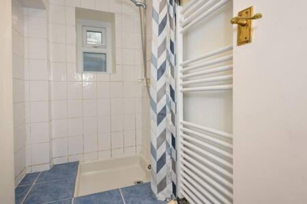 Beautiful cottage a stones throw from the beach. view 5