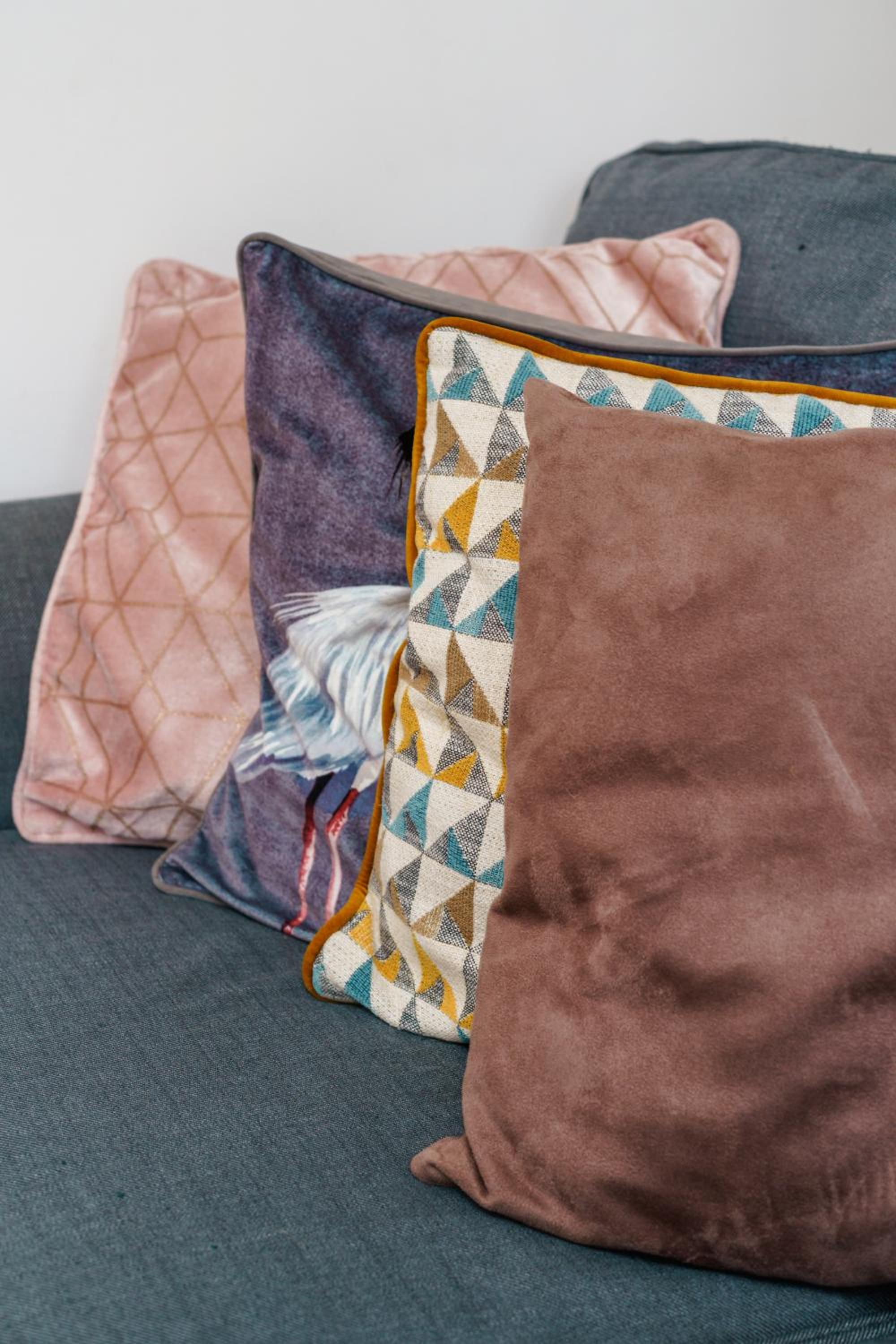 Cosy Flat right opp tube station