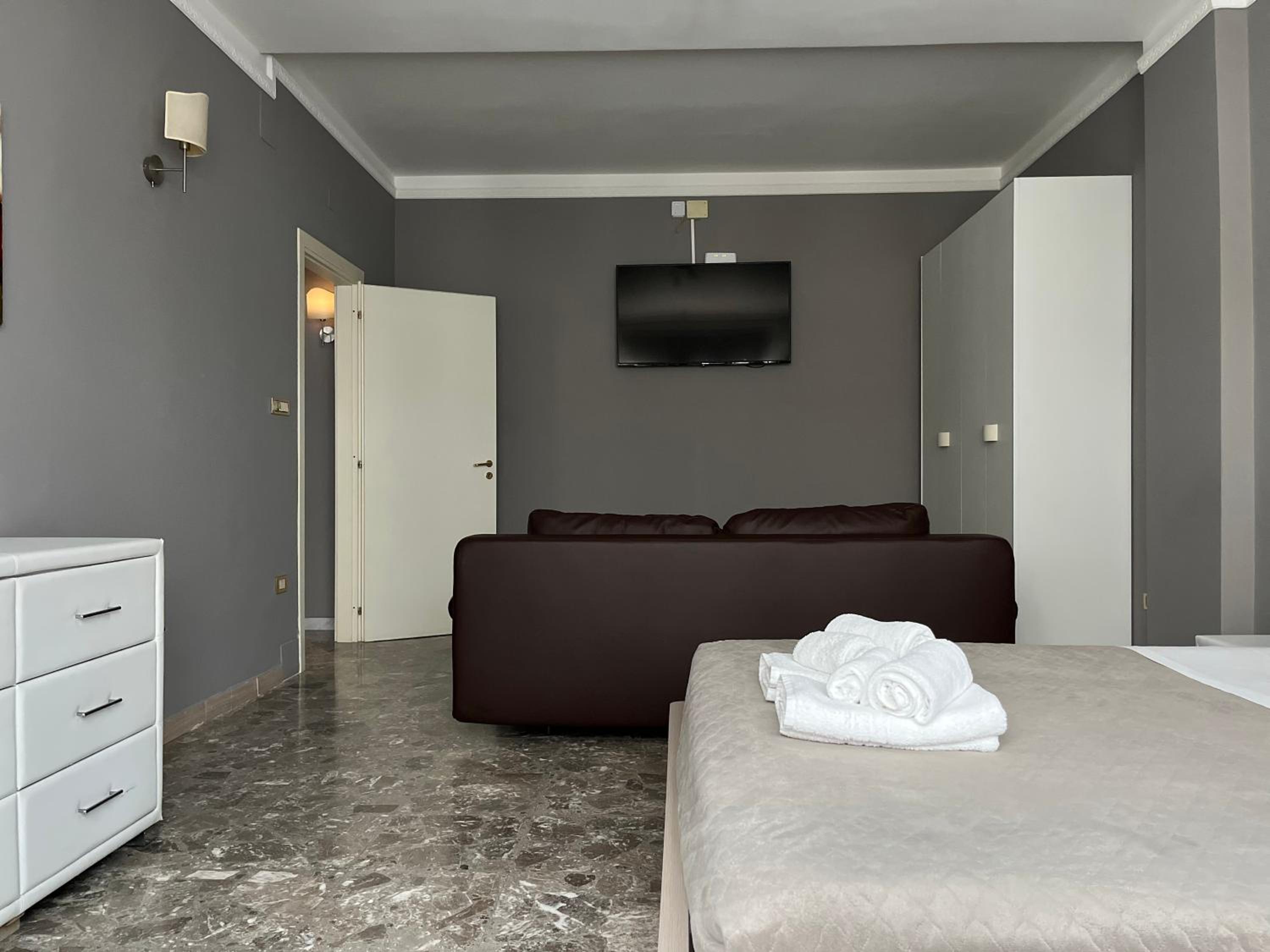 Davis Apartment