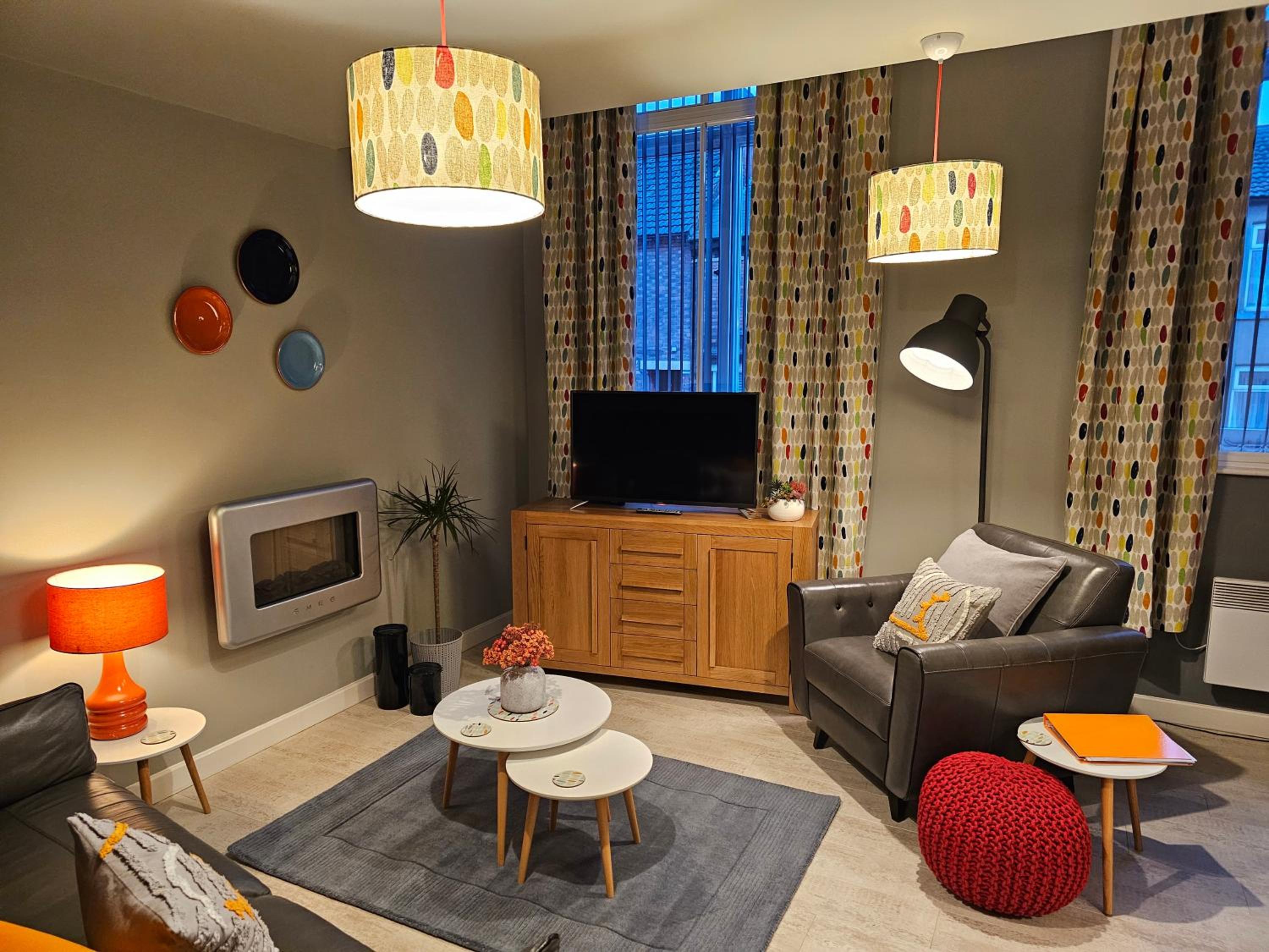Charming 1-Bed Apartment in Newark view 5