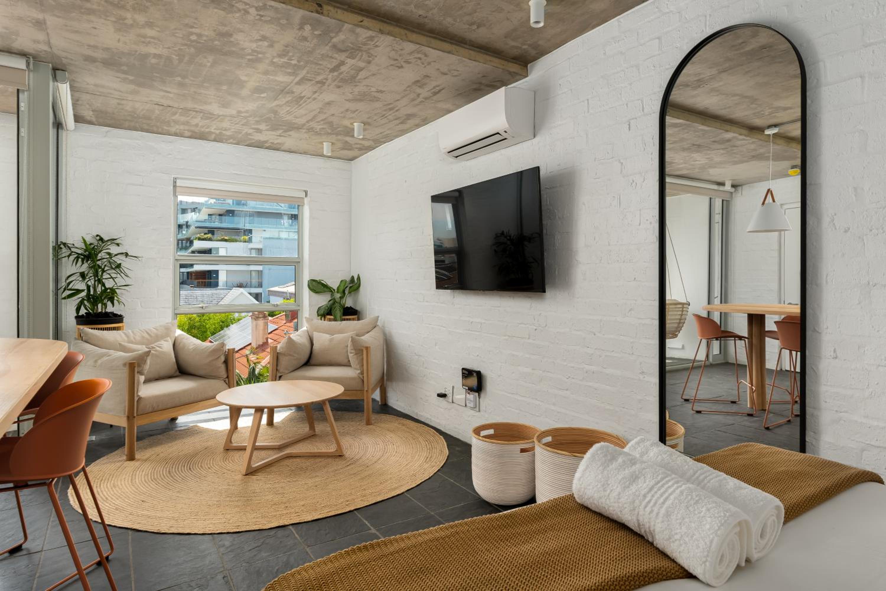 Westwind Light & Bright Luxury Apartment view 4