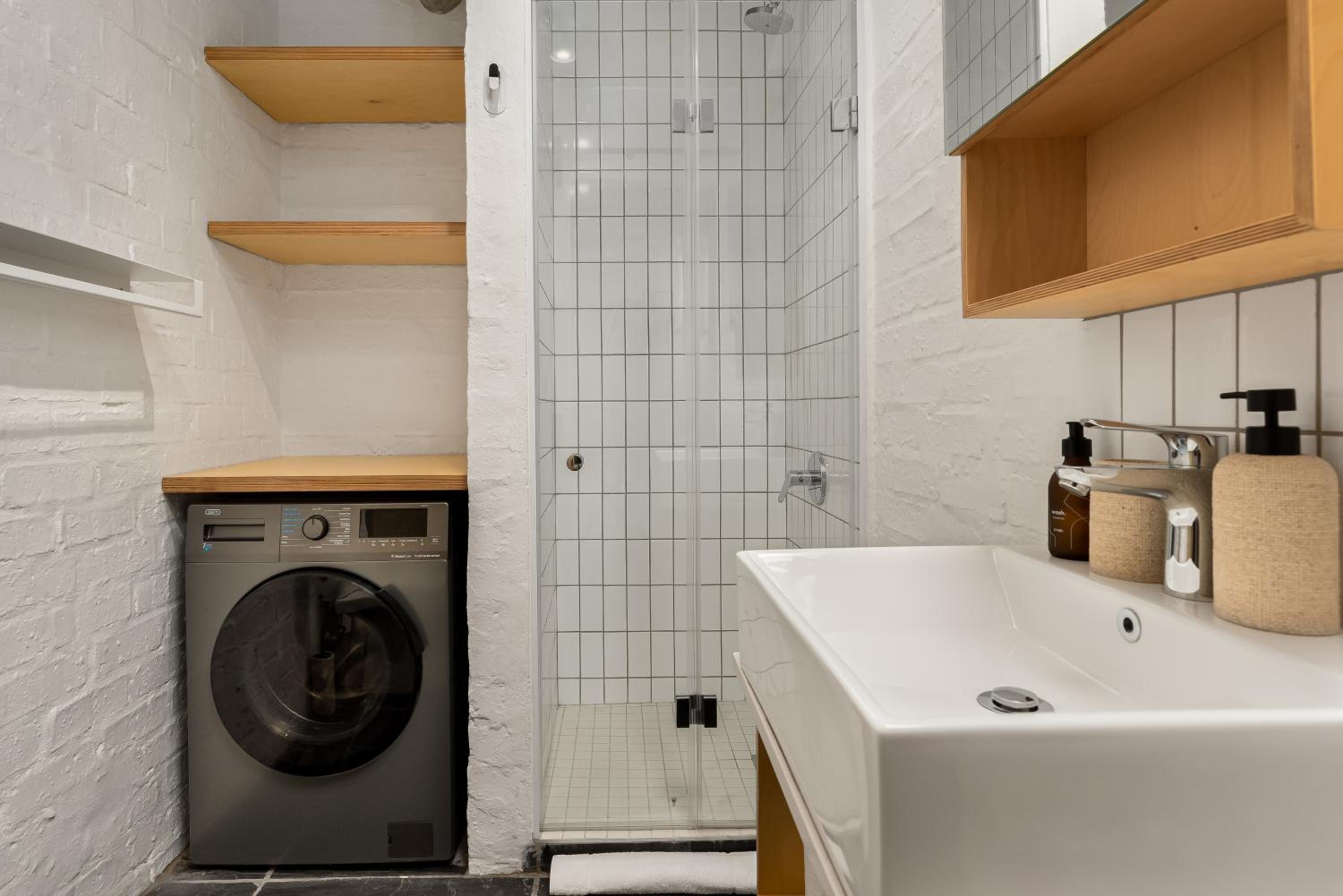 Westwind Light & Bright Luxury Apartment view 5