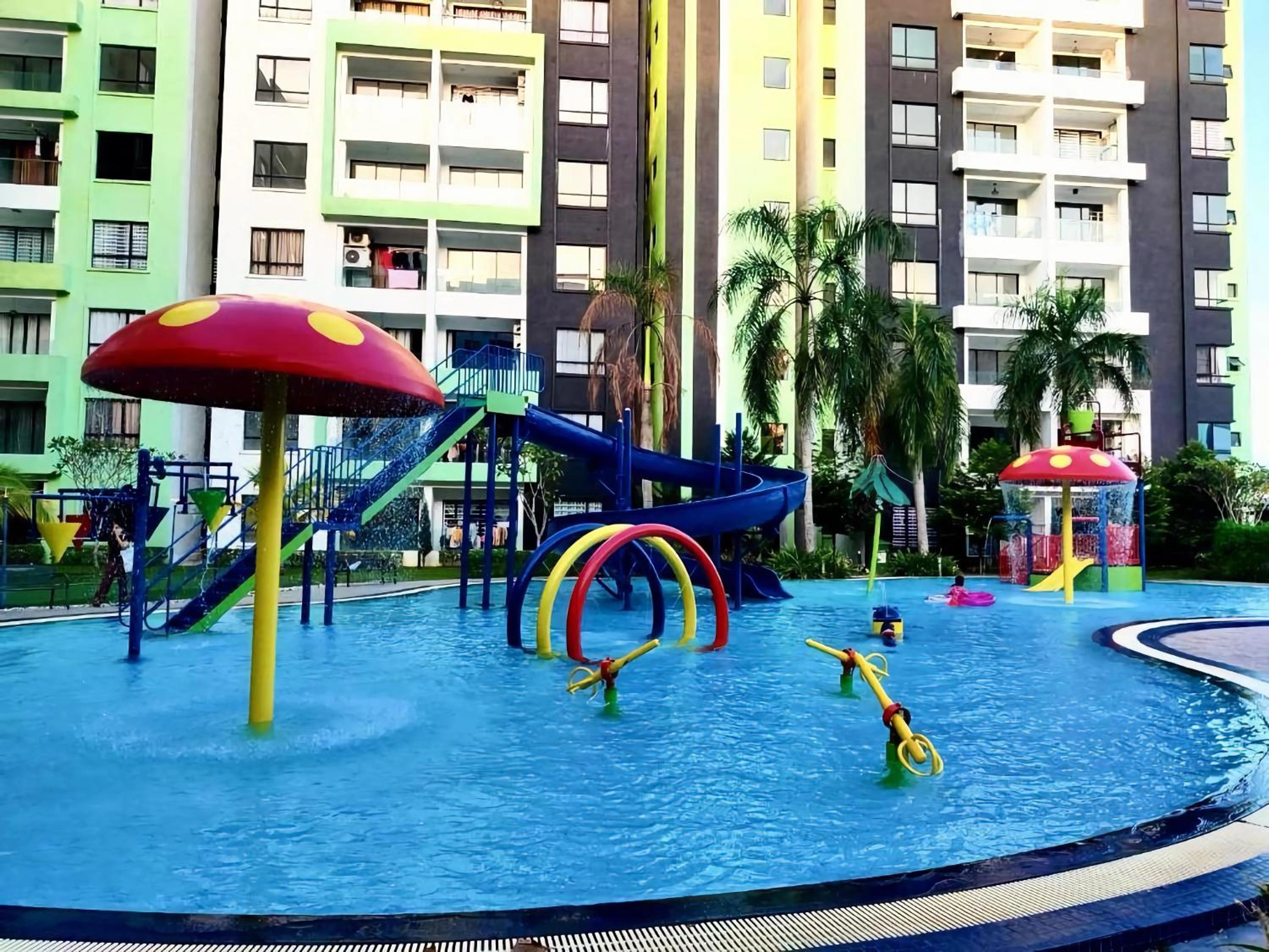 P2 PineIpoh Waterpark homestay - pool view photo 4