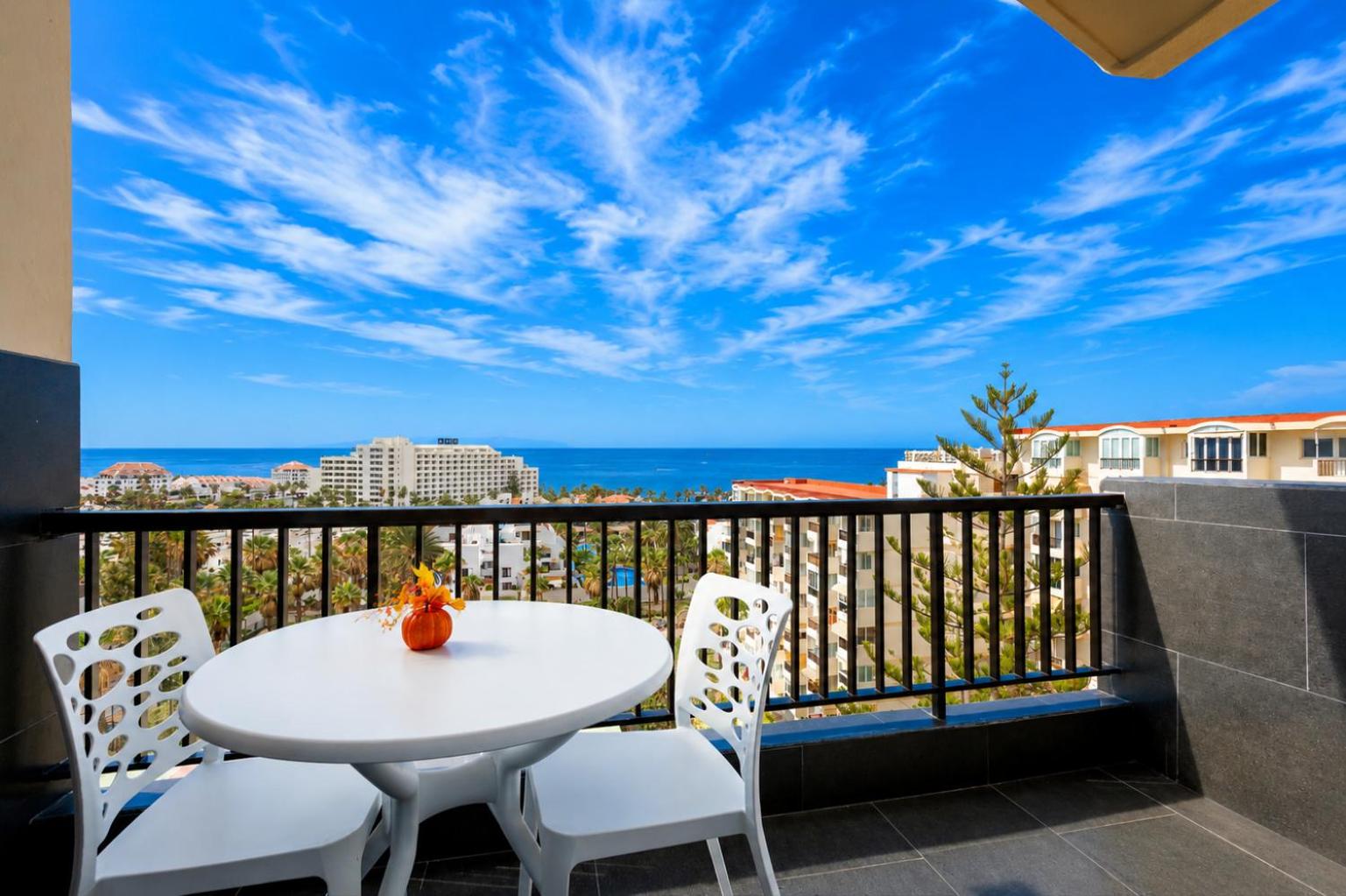 926 Fabulous Sea View of Las Americas, Beach fro3nt Studio! en Playa de las Americas