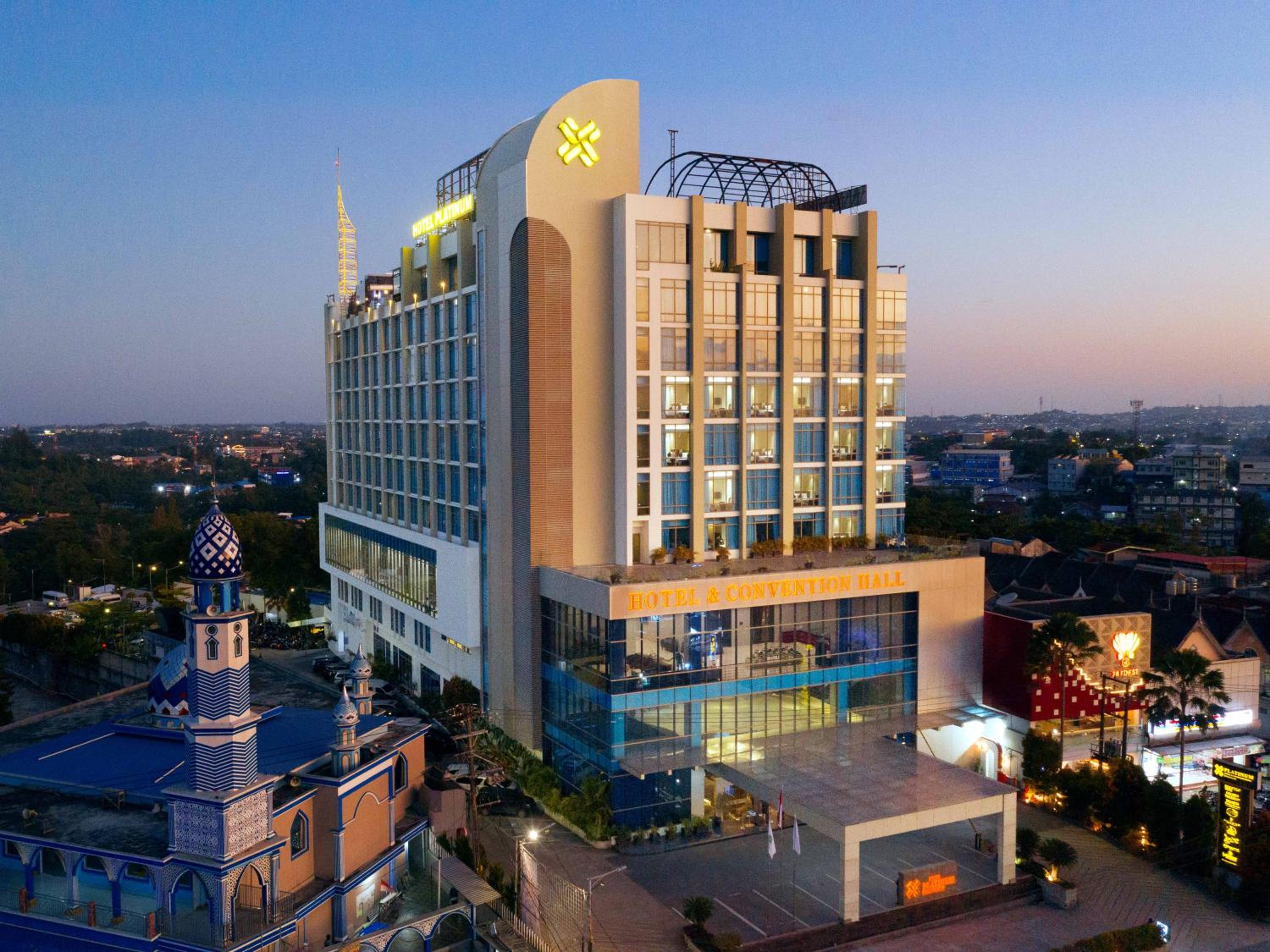 Hotel Platinum Hotel & Convention Hall Balikpapan - Image 1