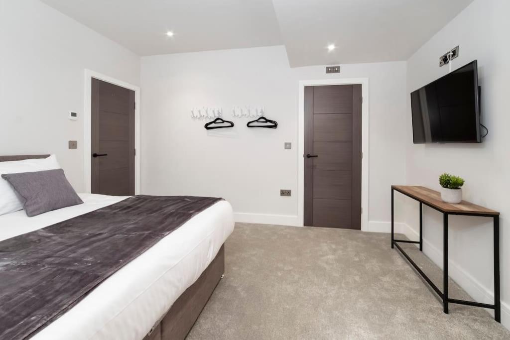 City Apartments - Clifton Green 2 Bedroom Apartment view 3