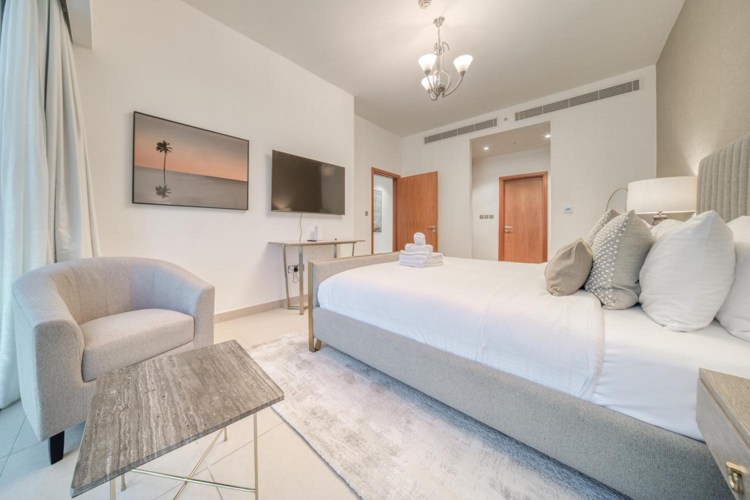Central Park Towers, City View - DIFC - Mint Stay