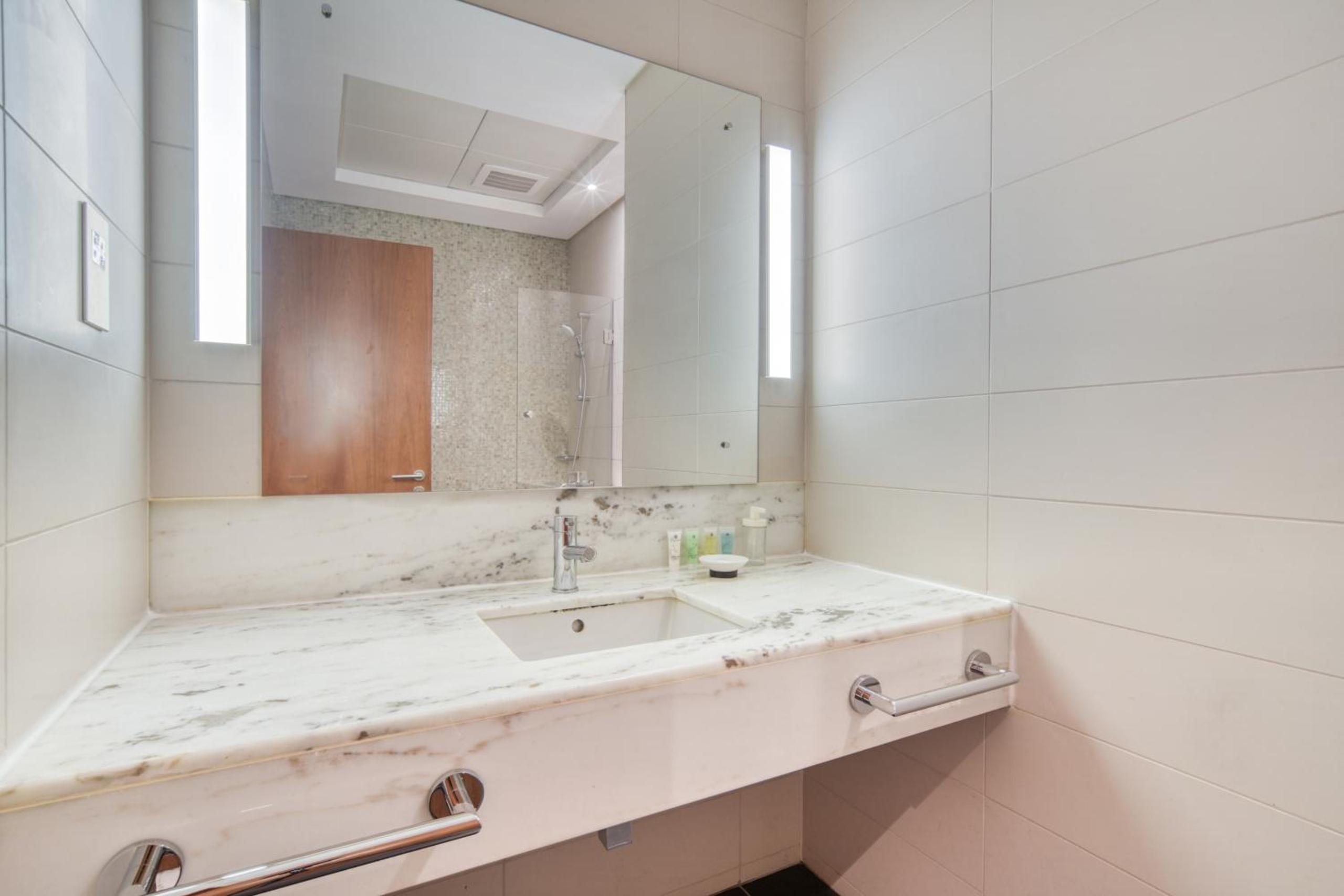 Central Park Towers, City View - DIFC - Mint Stay