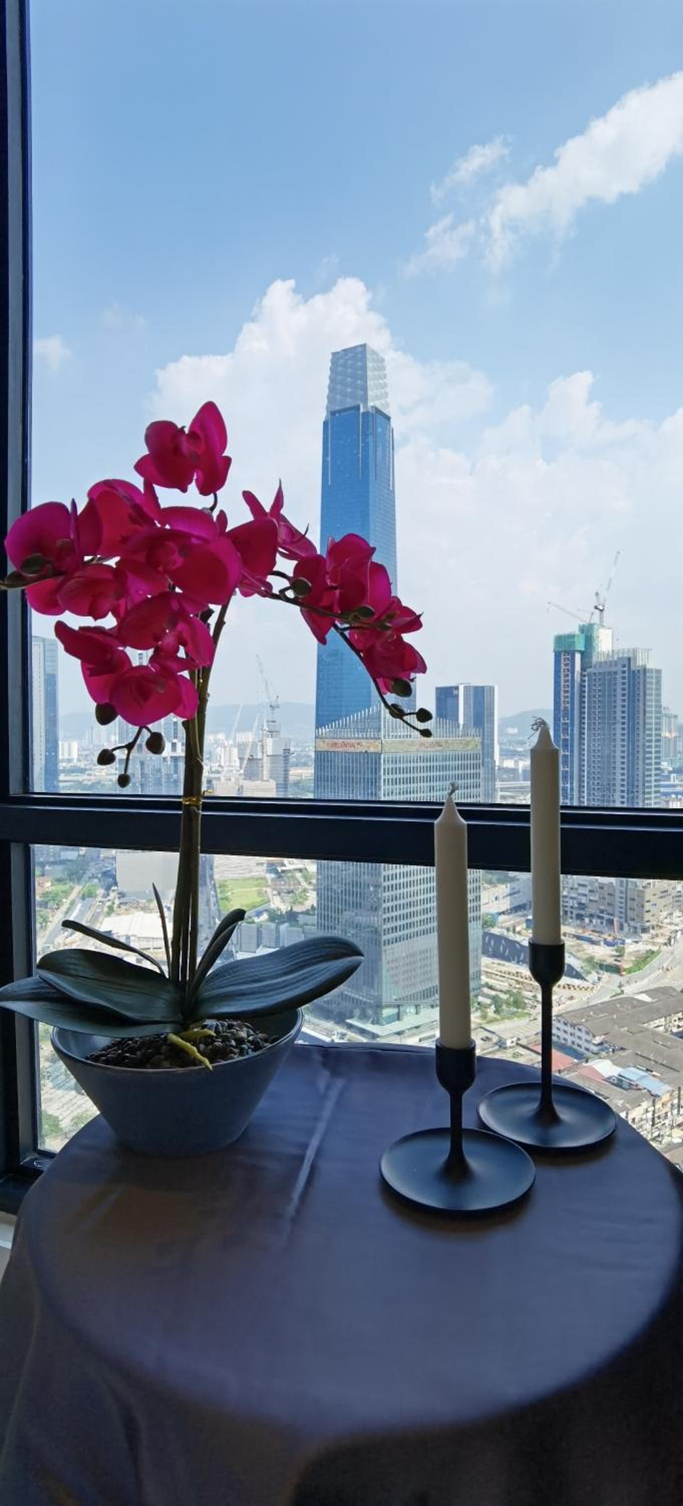 STAR HILL - Axon Infinity Pool with KL View 1minute to Pavilion Bukit Bintang Kuala Lumpur by Heritage