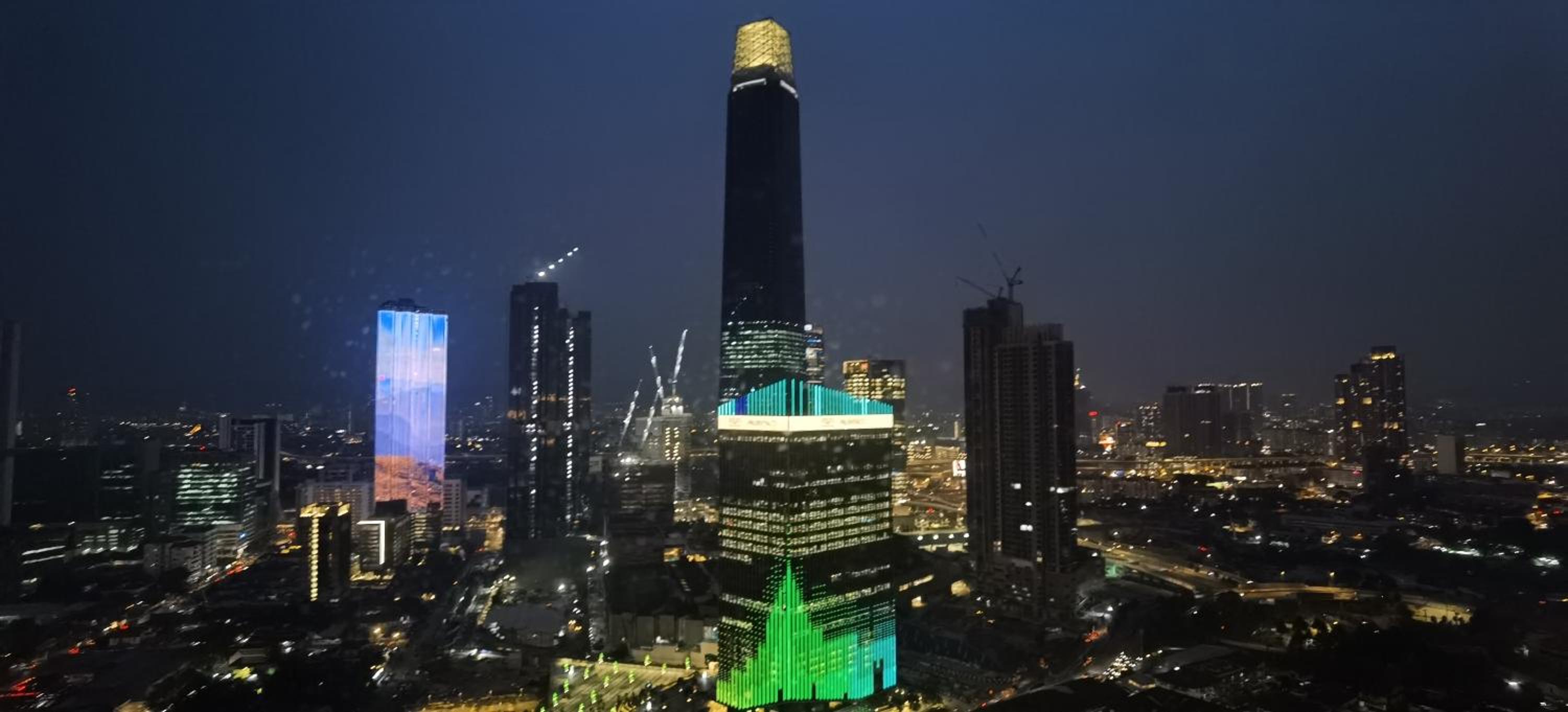 STAR HILL - Axon Infinity Pool with KL View 1minute to Pavilion Bukit Bintang Kuala Lumpur by Heritage