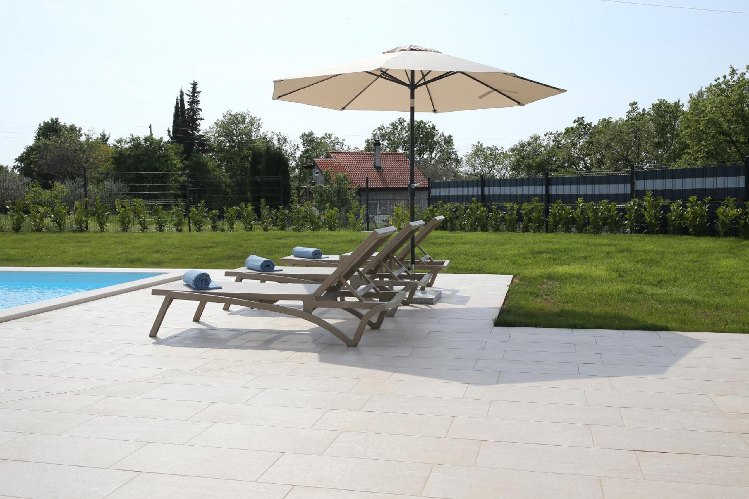 Rusti Villa La Graziosa with outdoor pool in Buje view 3