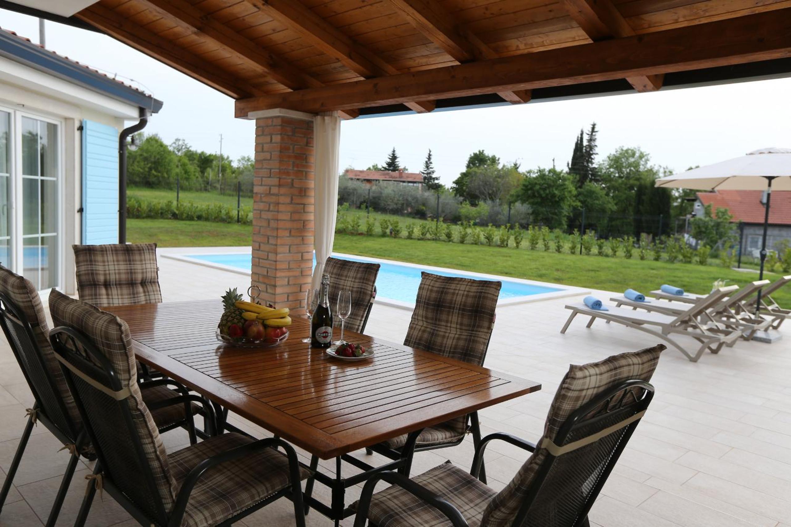 Rusti Villa La Graziosa with outdoor pool in Buje view 4