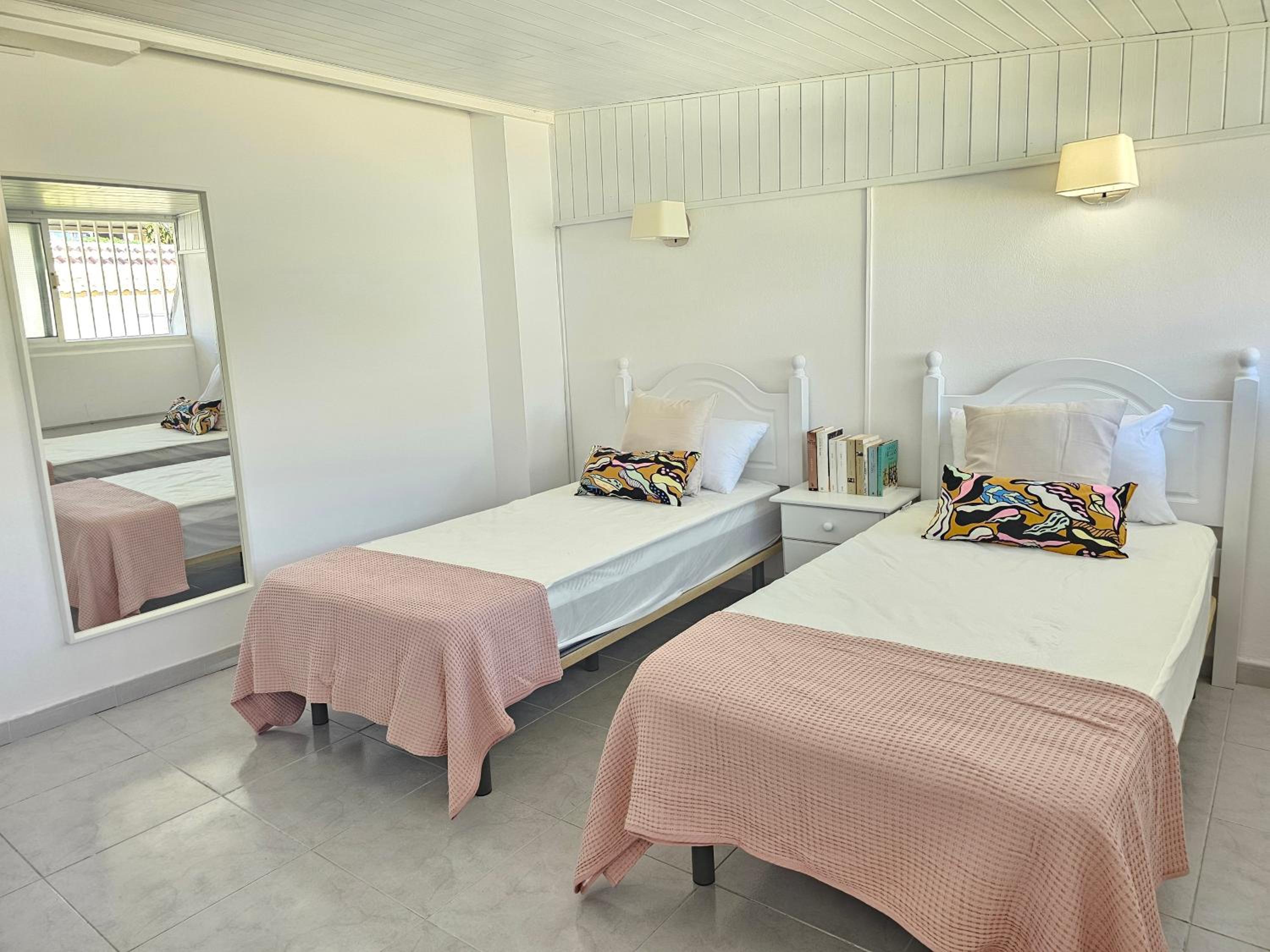 NEW POSITIVE VIBES HOLIDAYS HOME, Playa de las Americas, Tenerife