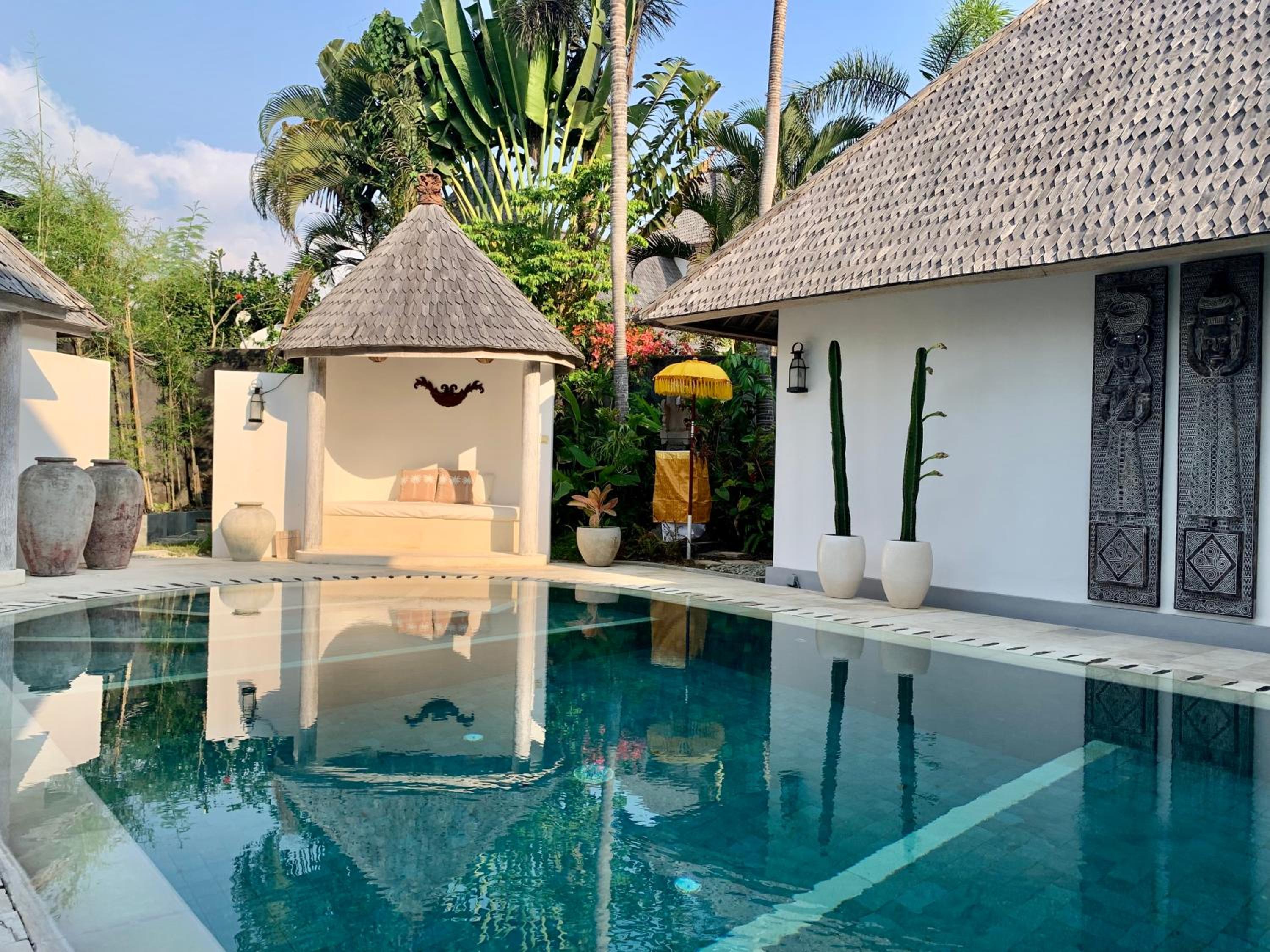 Unique 3BR Villa with Pool 5 minute walk to the Pererenan beach view 4