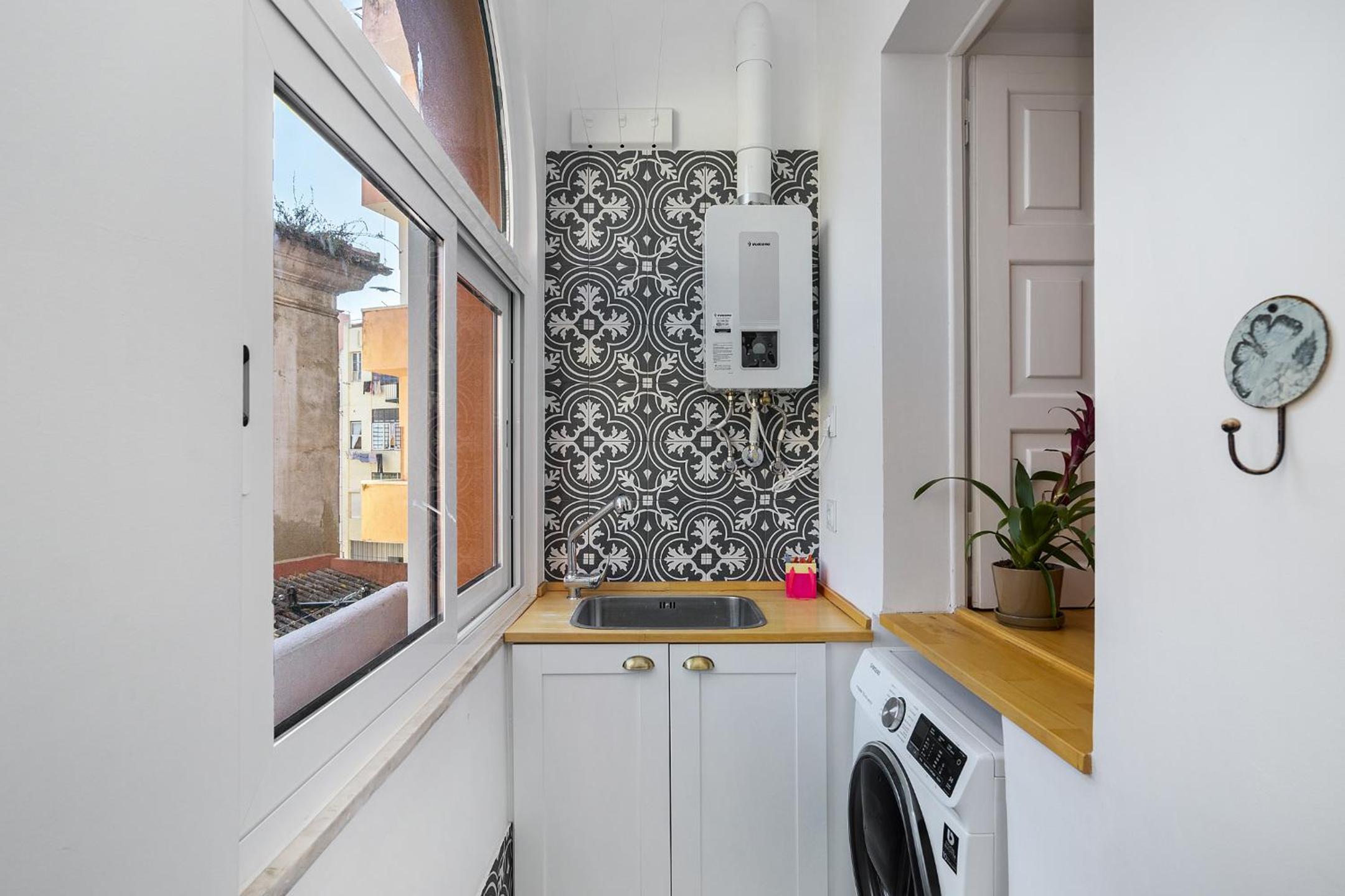 WHome Premium Alfama 2-BR Great for Remote Workers & Digital Nomads