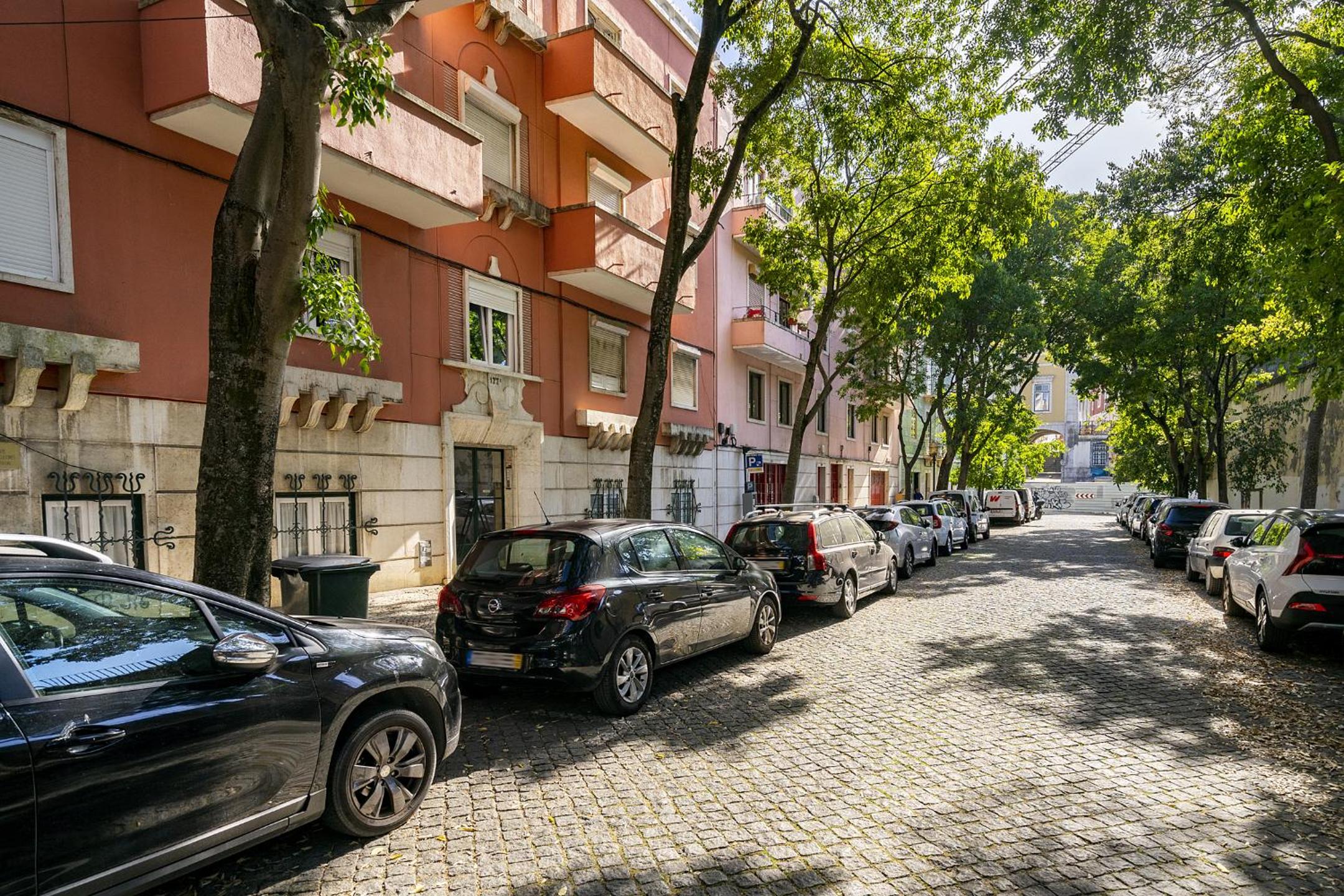 WHome Premium Alfama 2-BR Great for Remote Workers & Digital Nomads