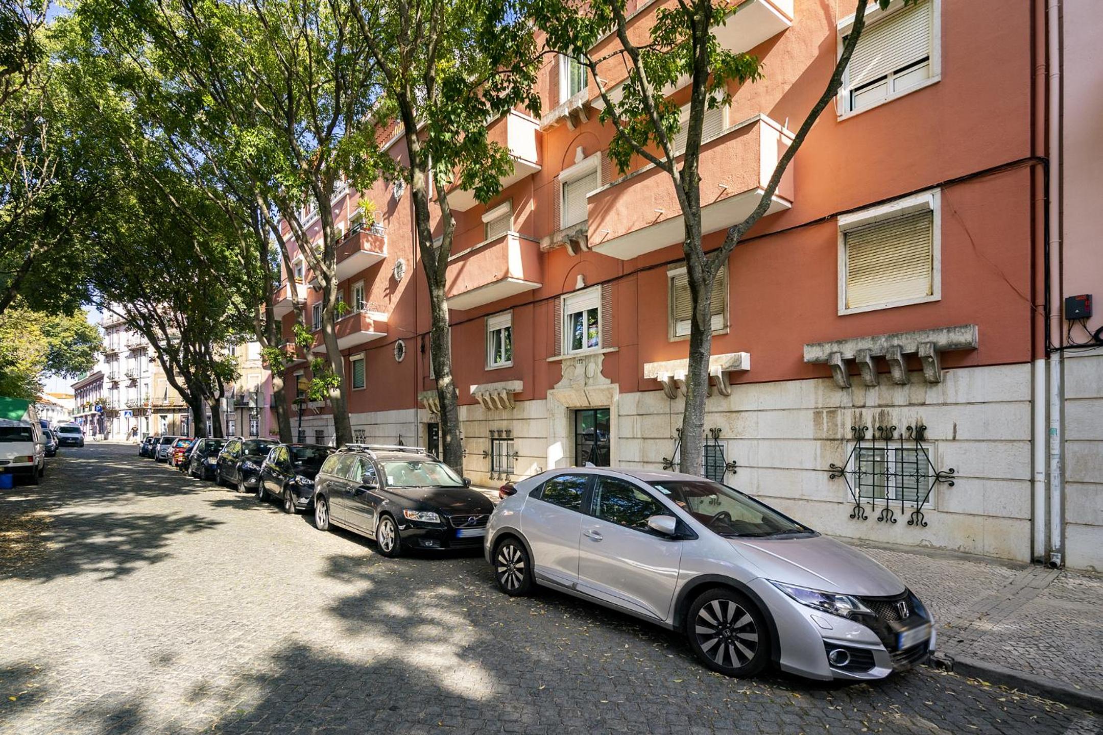WHome Premium Alfama 2-BR Great for Remote Workers & Digital Nomads