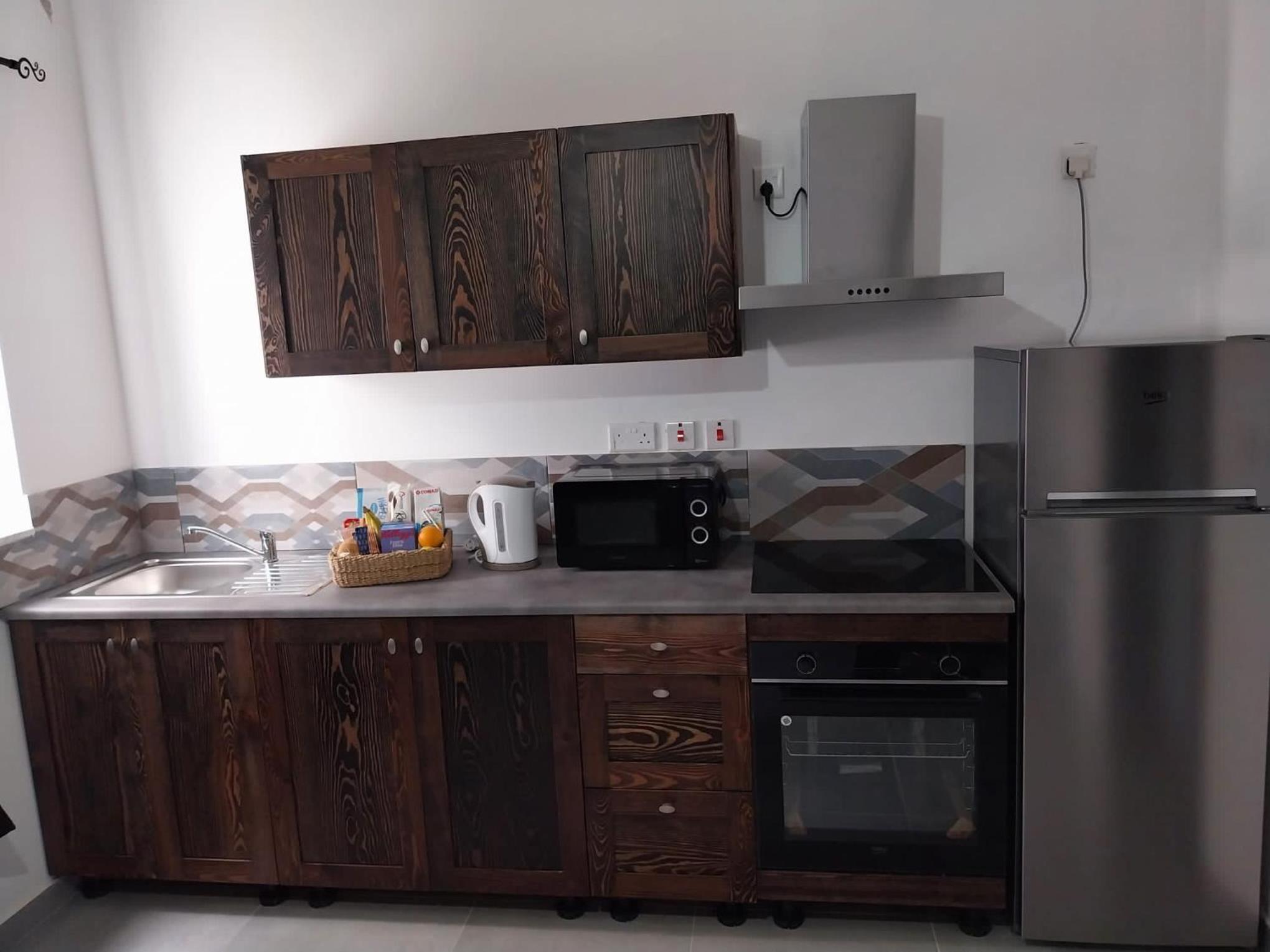 St gaetans studio apartment 6A photo 3