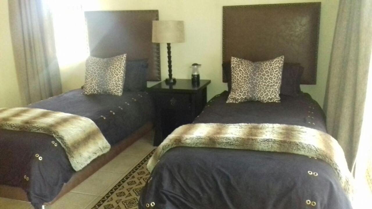 Zebula Golf and Wildlife Estate - Open Plains Pax 10 - Moi Signature Luxury villa view 5