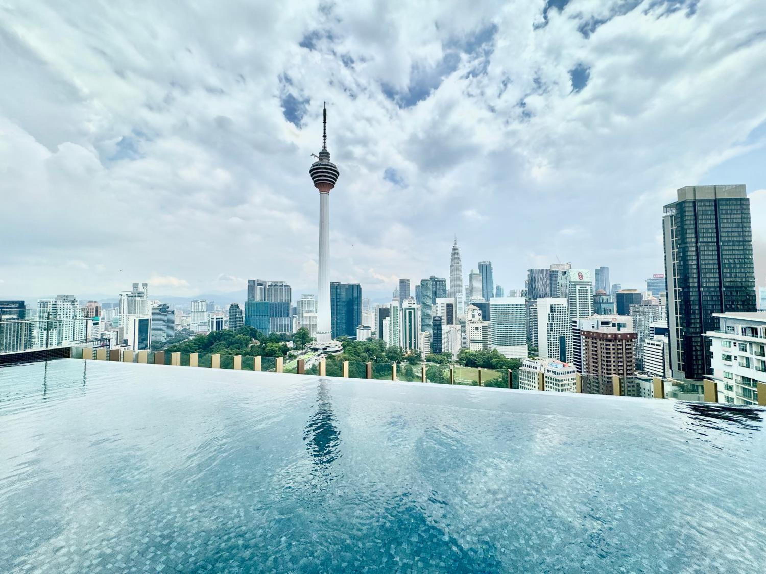 Ceylonz Suites Infinity Pool By Bukit Bintang