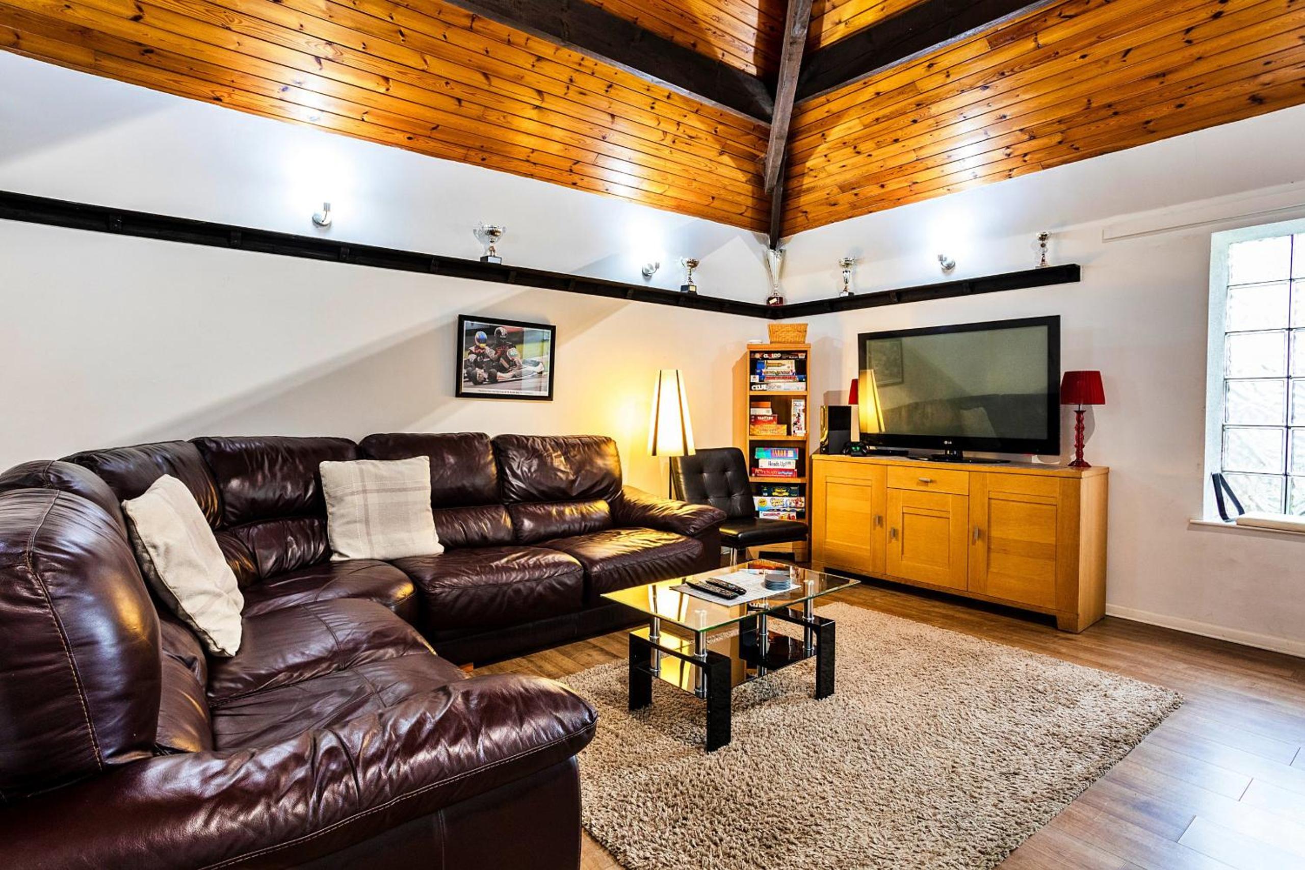 Finest Retreats - Woodstock Lodge view 3