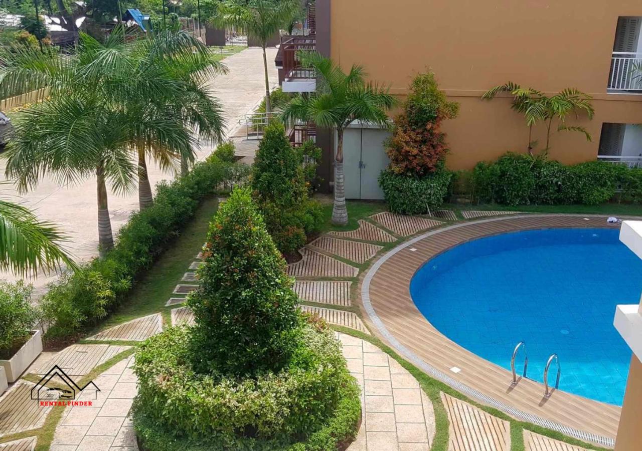 Entire Studio with Balcony, FREE Pool, FREE Parking & FREE Gym near Airport - B2 5Chrysolite