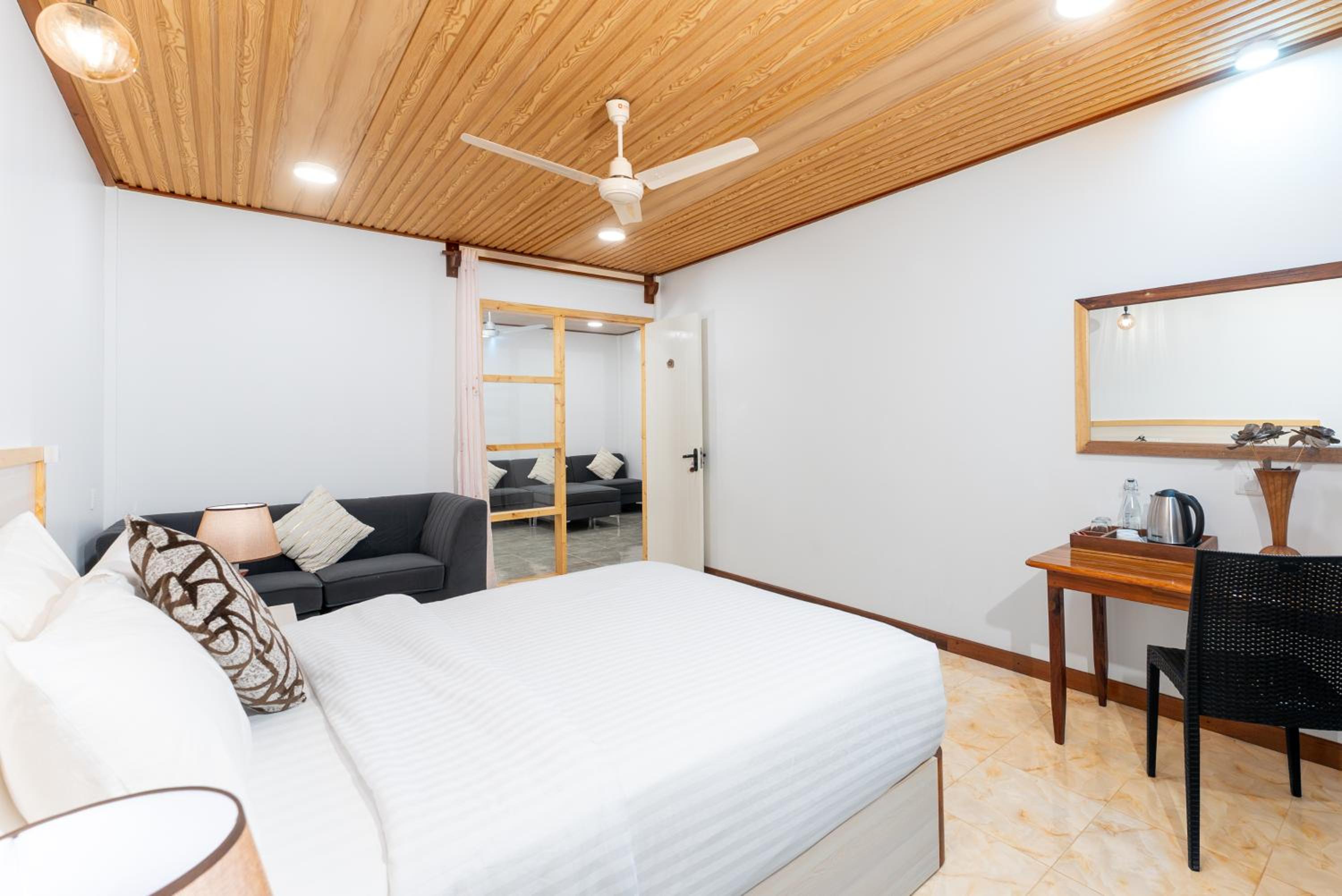 Hudhuveli Kamadhoo view 3