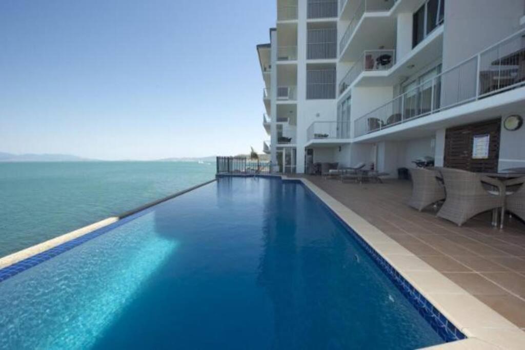Panoramic Ocean Views 2 bed/2 bath Unit, Nelly Bay