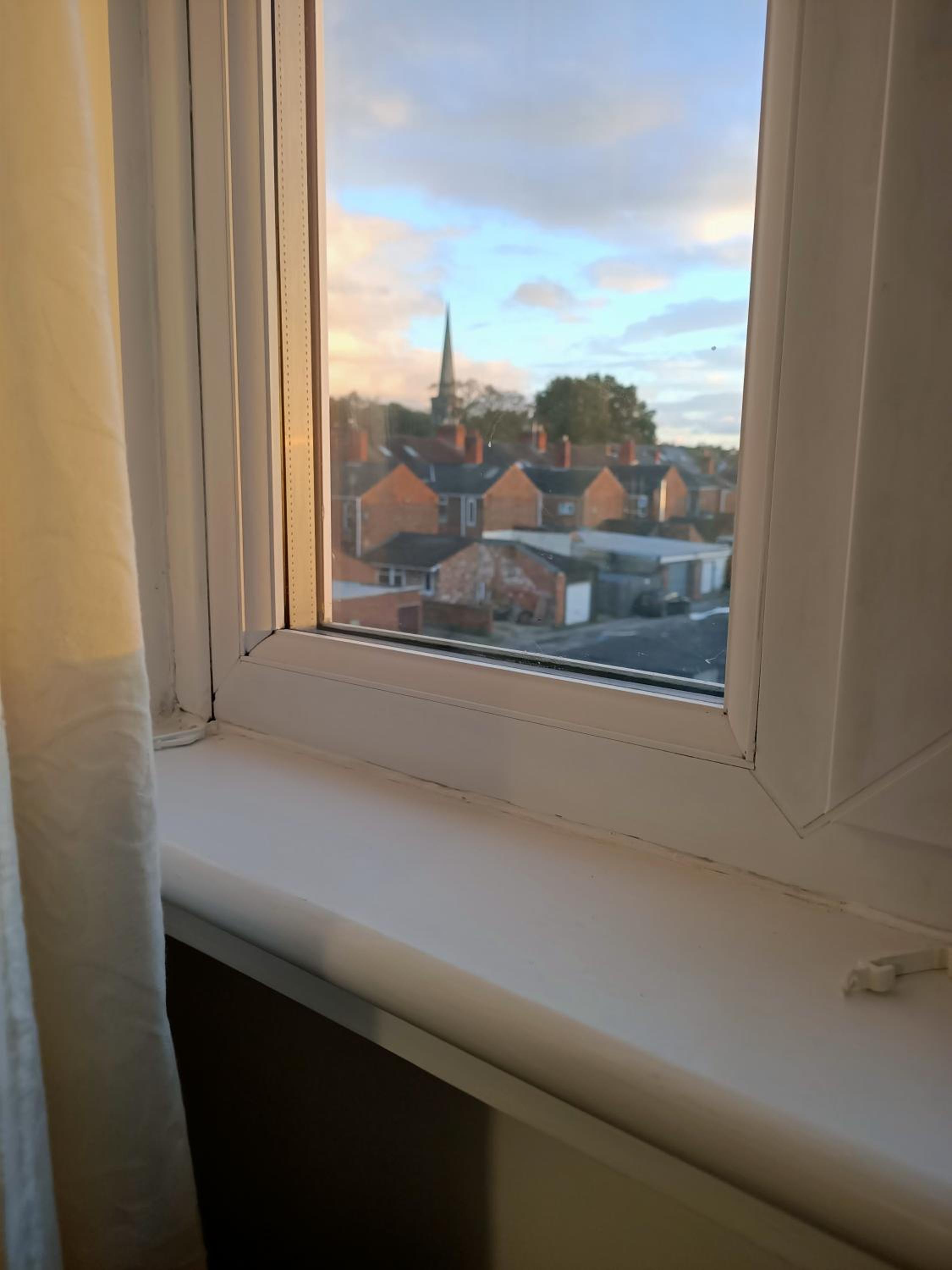 Phoenix House 4 BED ideal contractor & those working away view 2