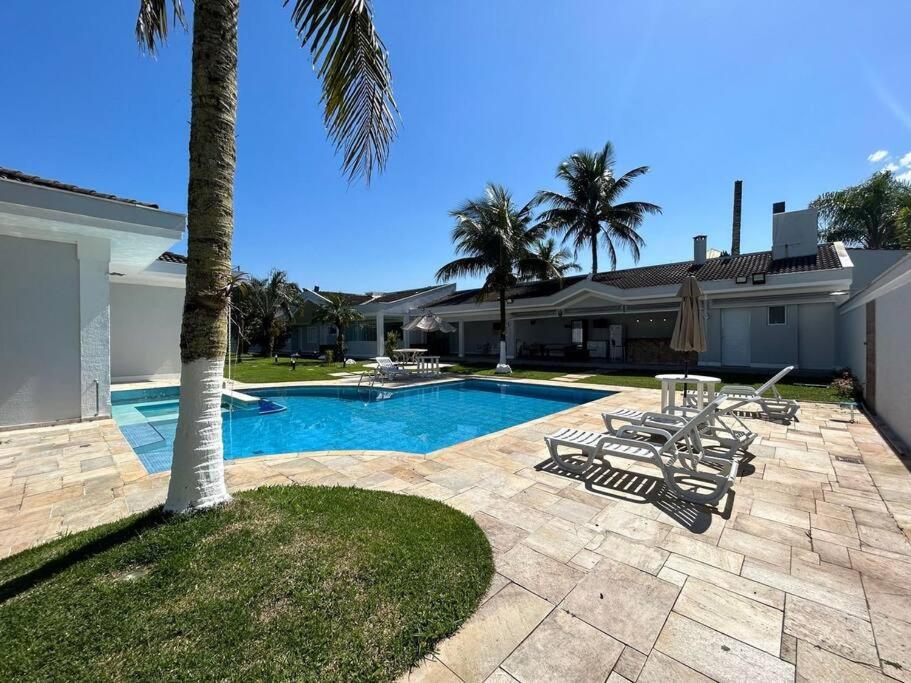 Lindíssima mansão térrea Cond Acapulco