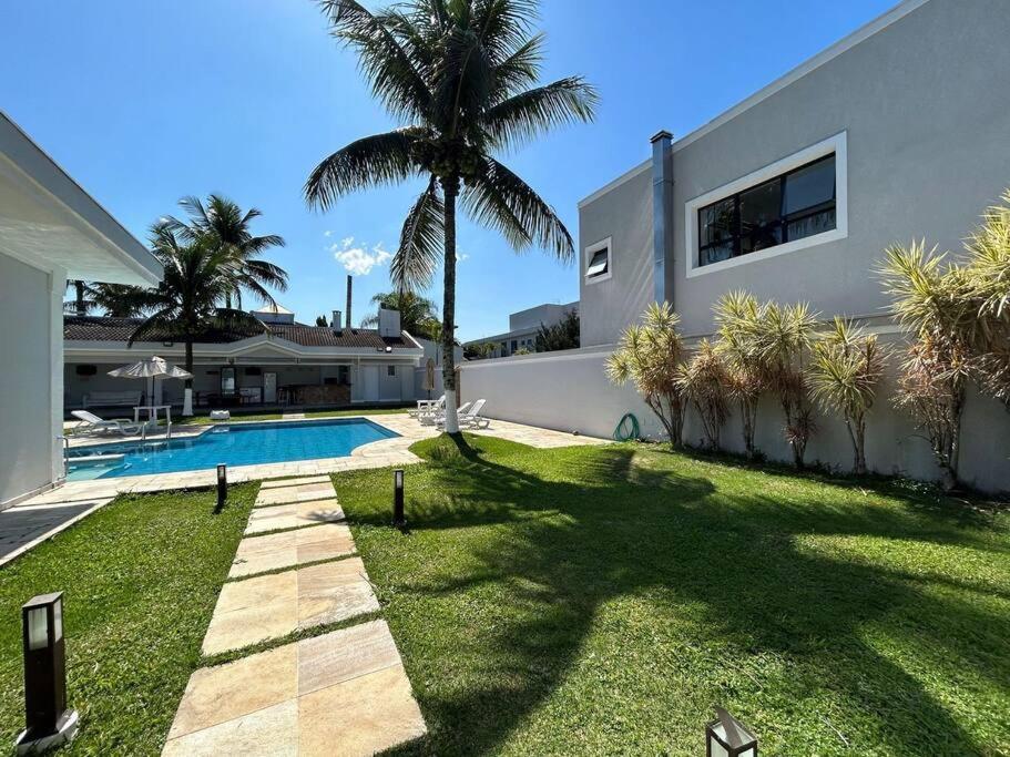 Lindíssima mansão térrea Cond Acapulco