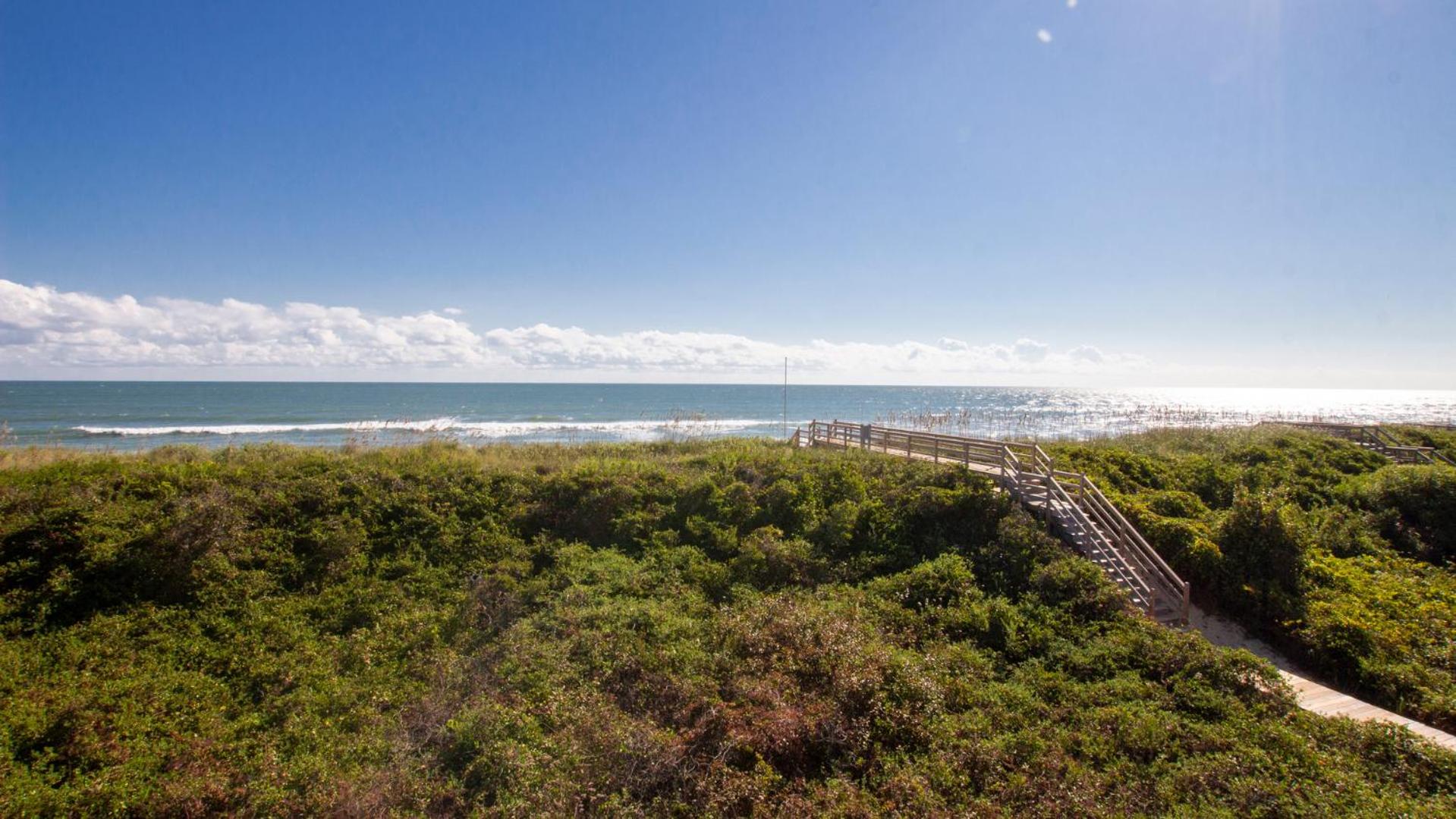 OCEANFRONT, Ocean Views, Sun Decks, Close to Beach Access, SA47, Lazy Bones view 5