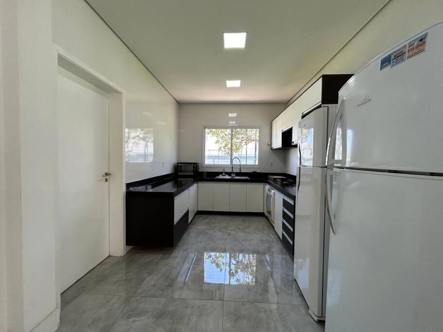 Lindíssima mansão térrea Cond Acapulco