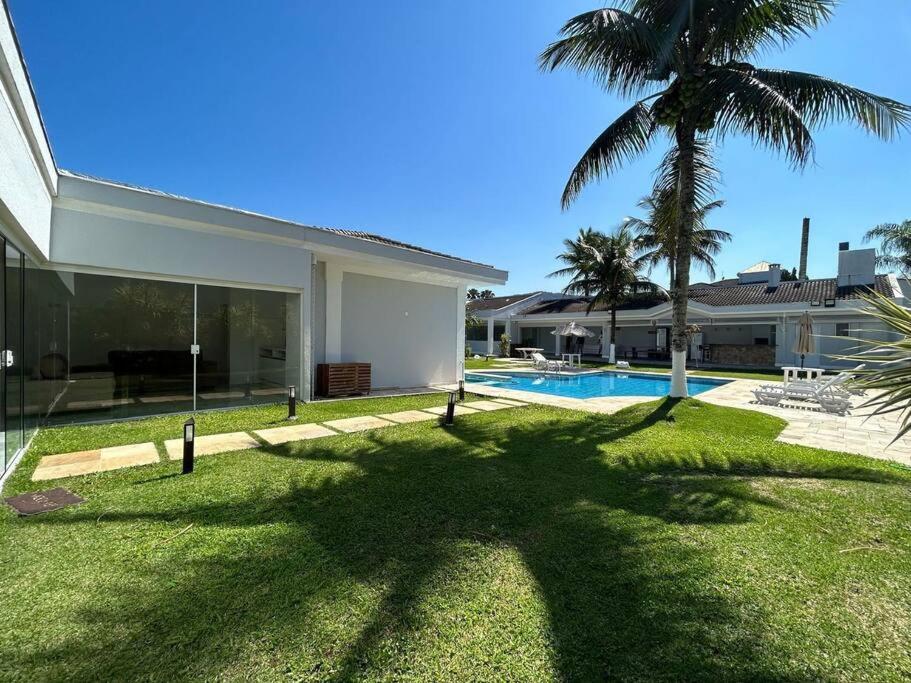 Lindíssima mansão térrea Cond Acapulco