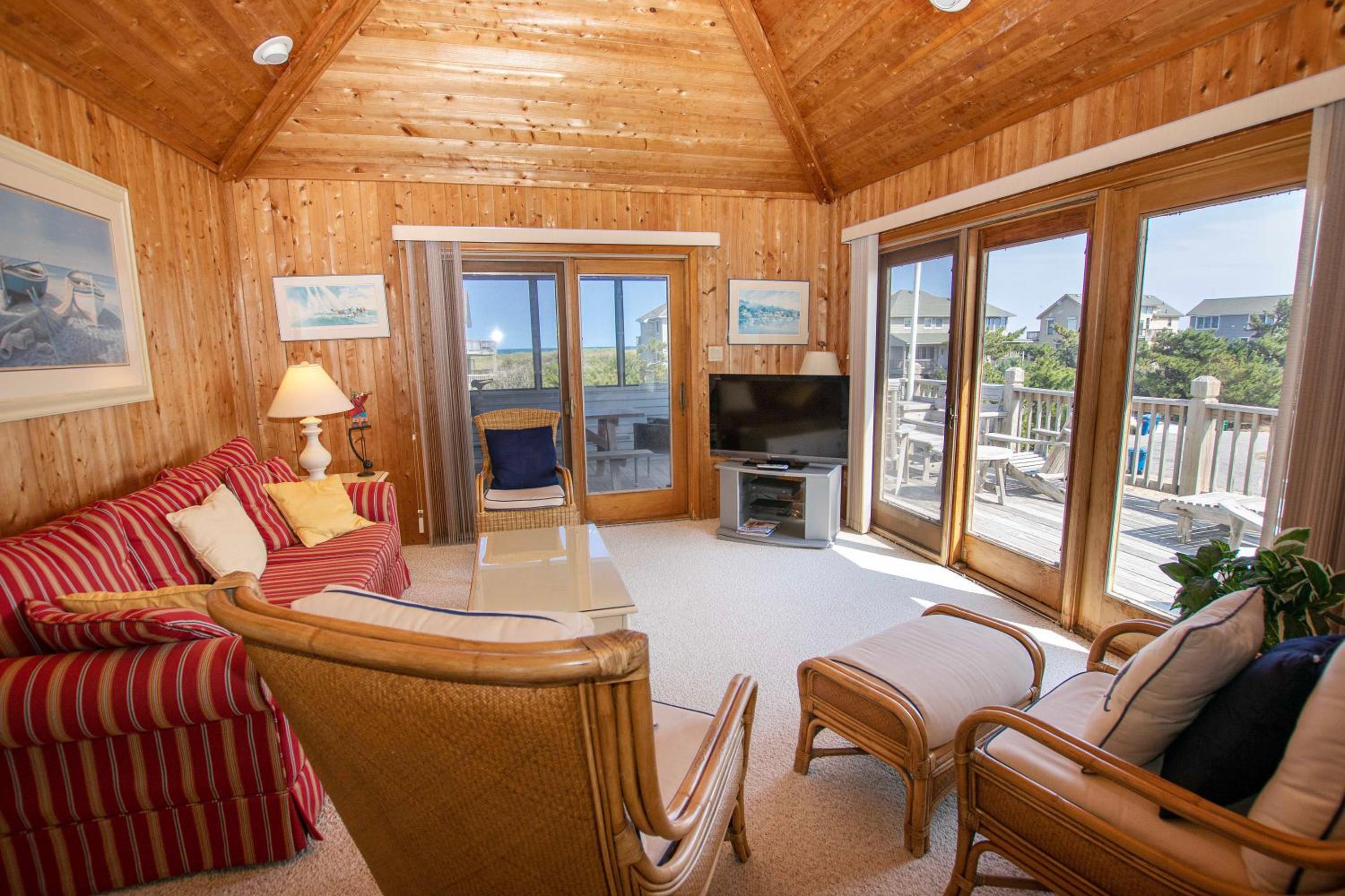 Semi-Oceanfront, secluded Beach Cottage, Close to Beach! SA210, Farmer view 2