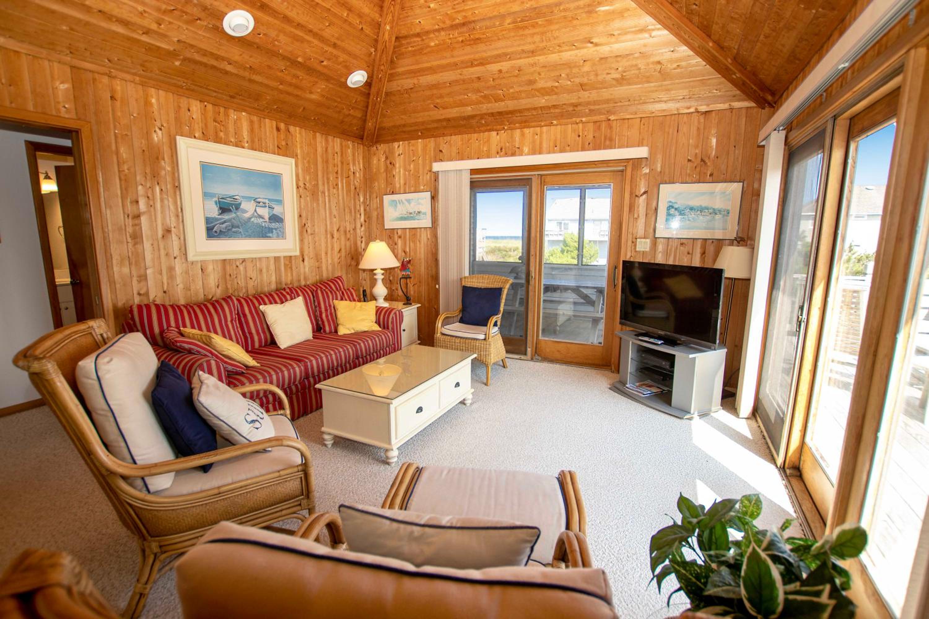 Semi-Oceanfront, secluded Beach Cottage, Close to Beach! SA210, Farmer view 4