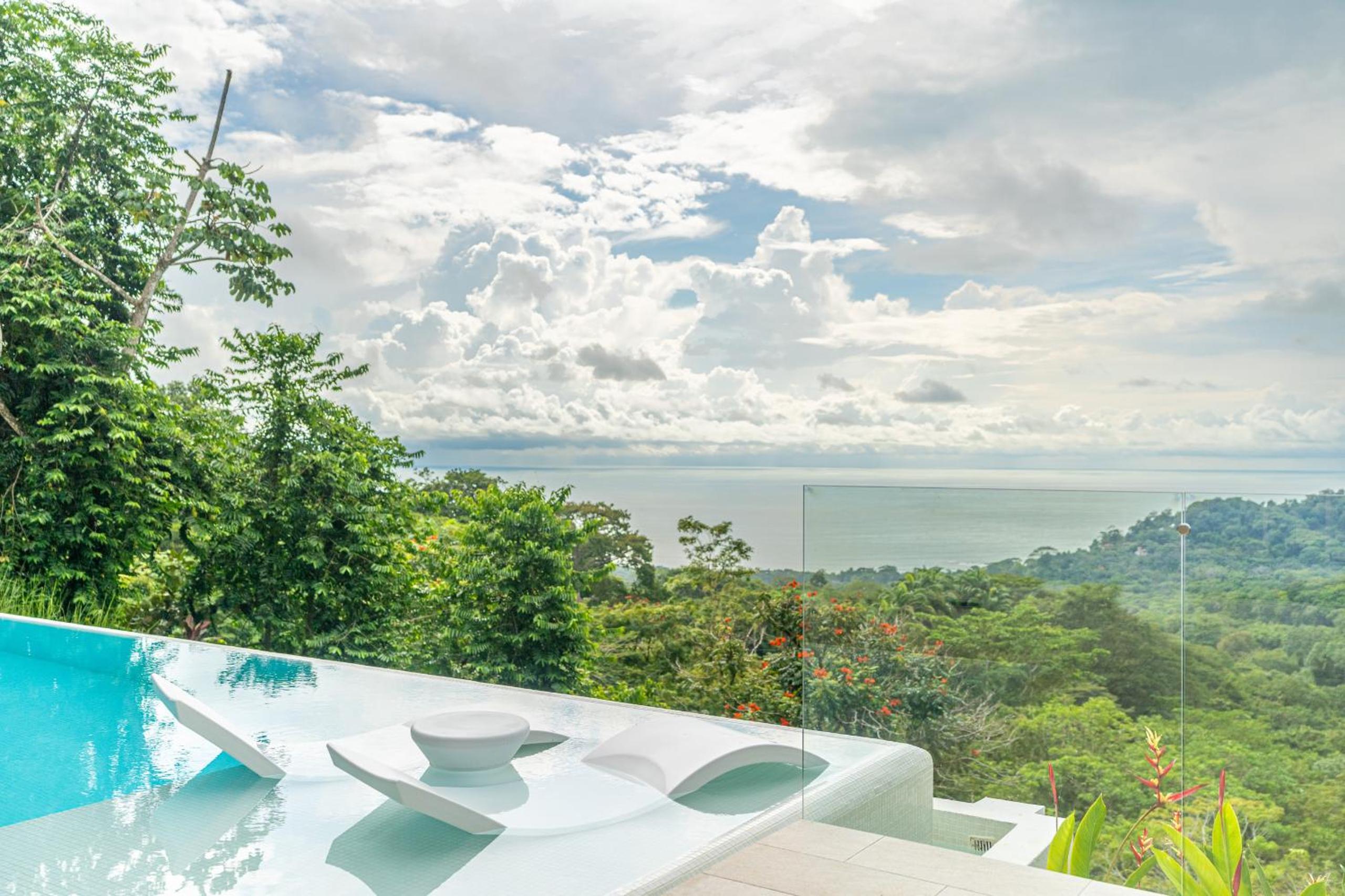 Casa Frenchie with Private Guesthouse - by Pura Villas