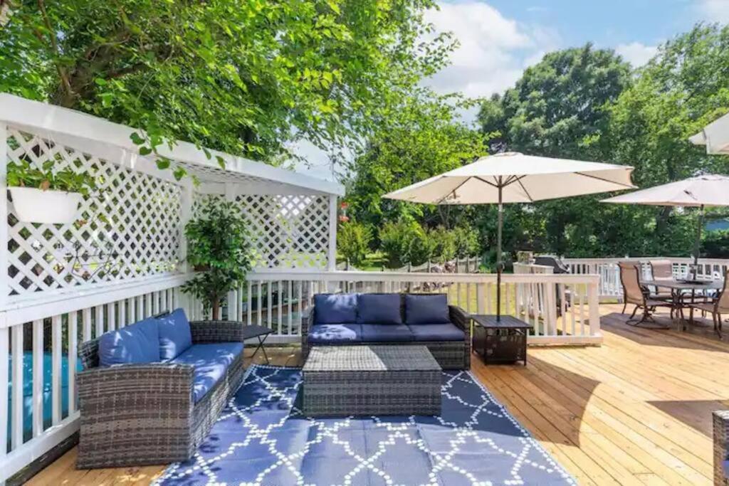 Lrge 5 BR 9 Beds Near DC-Pool, Hot Tub, Gym, Game Rm, Fire Pit view 4