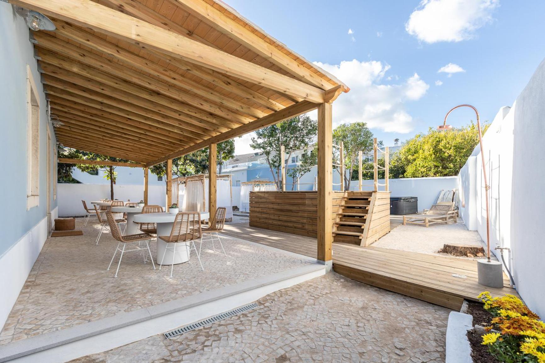 Amália Boutique Suites & Studios view 4