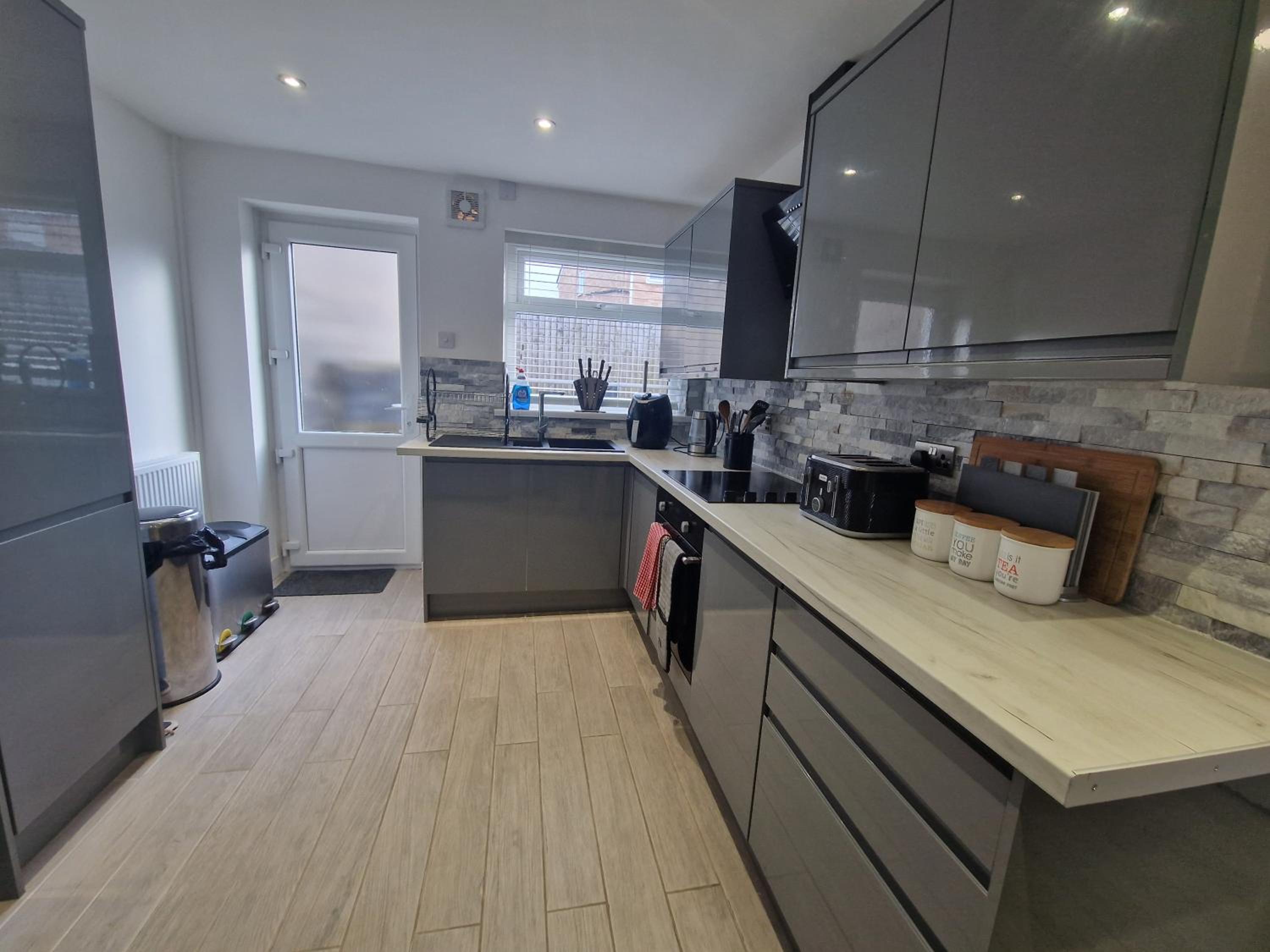 3 bedroom modern house. Merthyr Tydfil near bike park wales and Brecon Beacons National park view 5