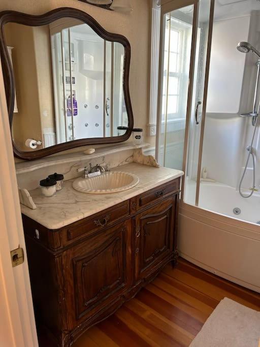 Savage Upon Siskiyou Spacious 3BDR near Railroad District view 3
