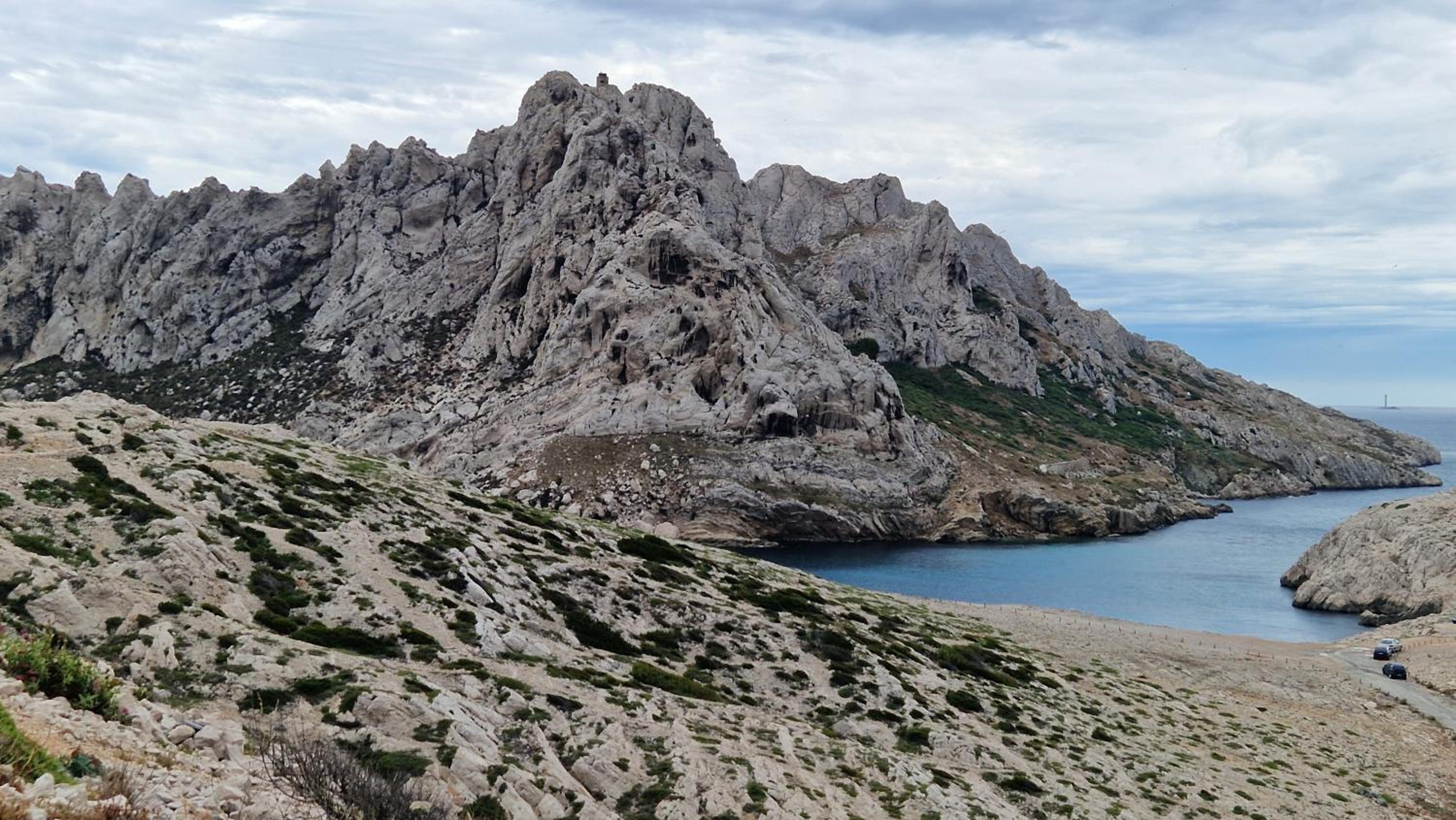 Pointe Rouge à 2mn de la plage - avec petite vue mer