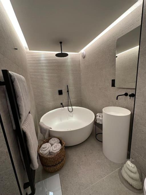 Suite Retreat Luxury Apartment