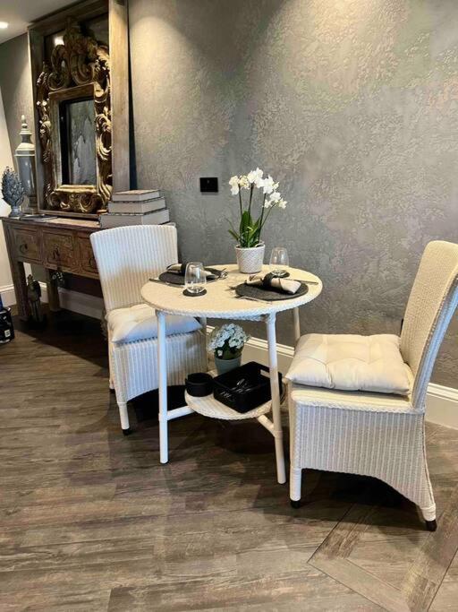 Suite Retreat Luxury Apartment